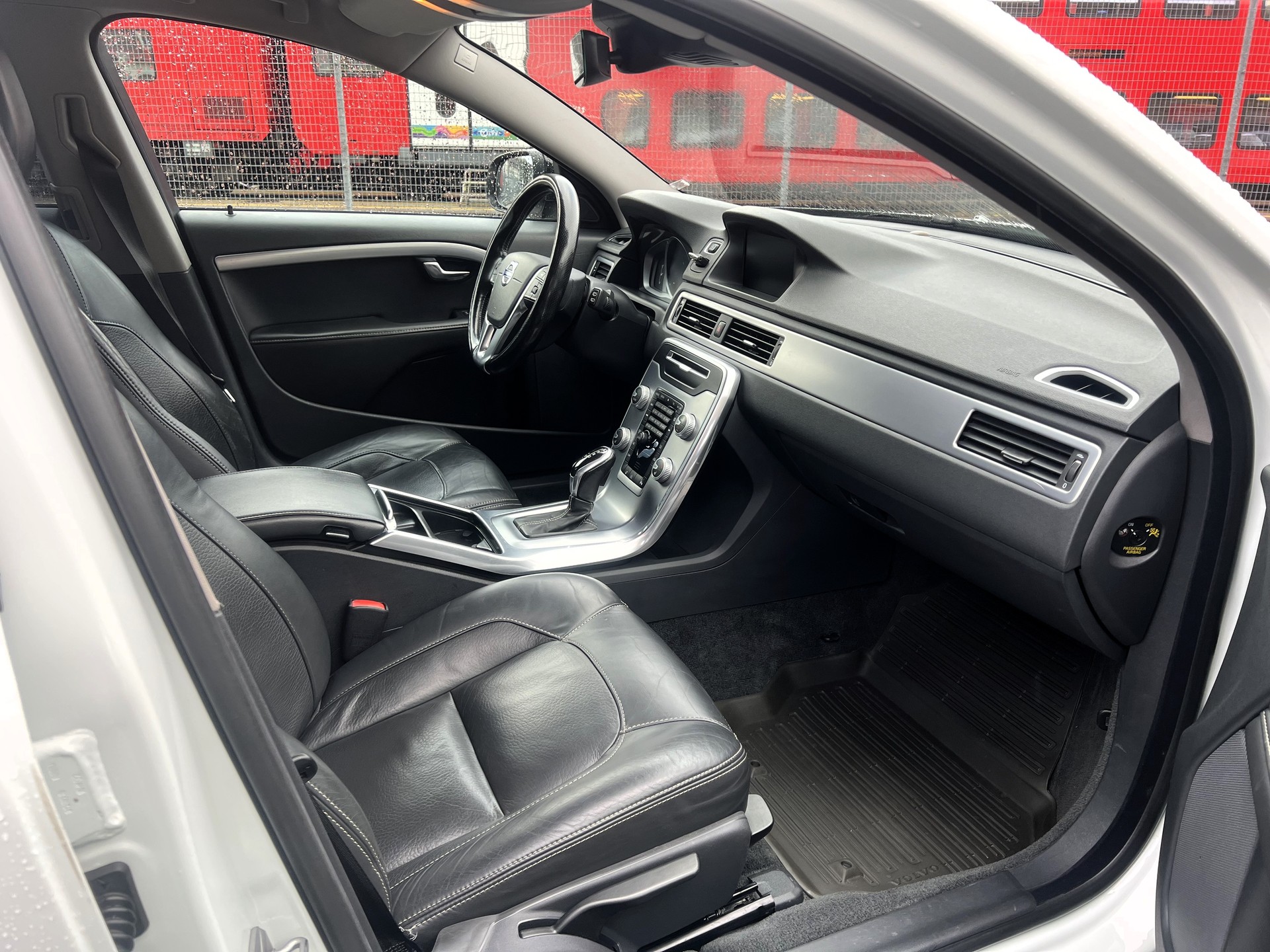 VOLVO V70 D4 AWD Momentum Dynamic Edition Geartronic-image-10