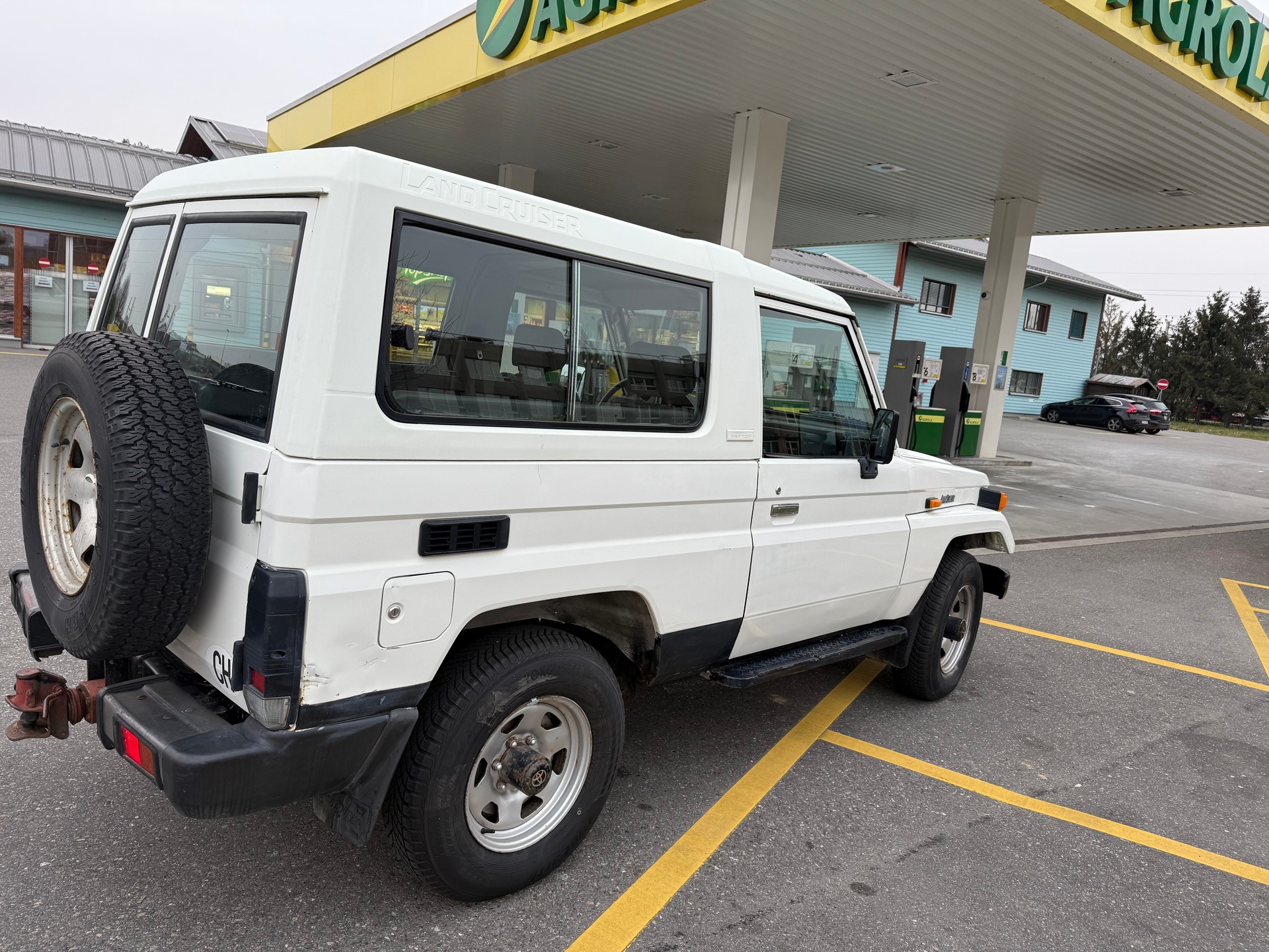 TOYOTA Hzj73-showroom-element-1