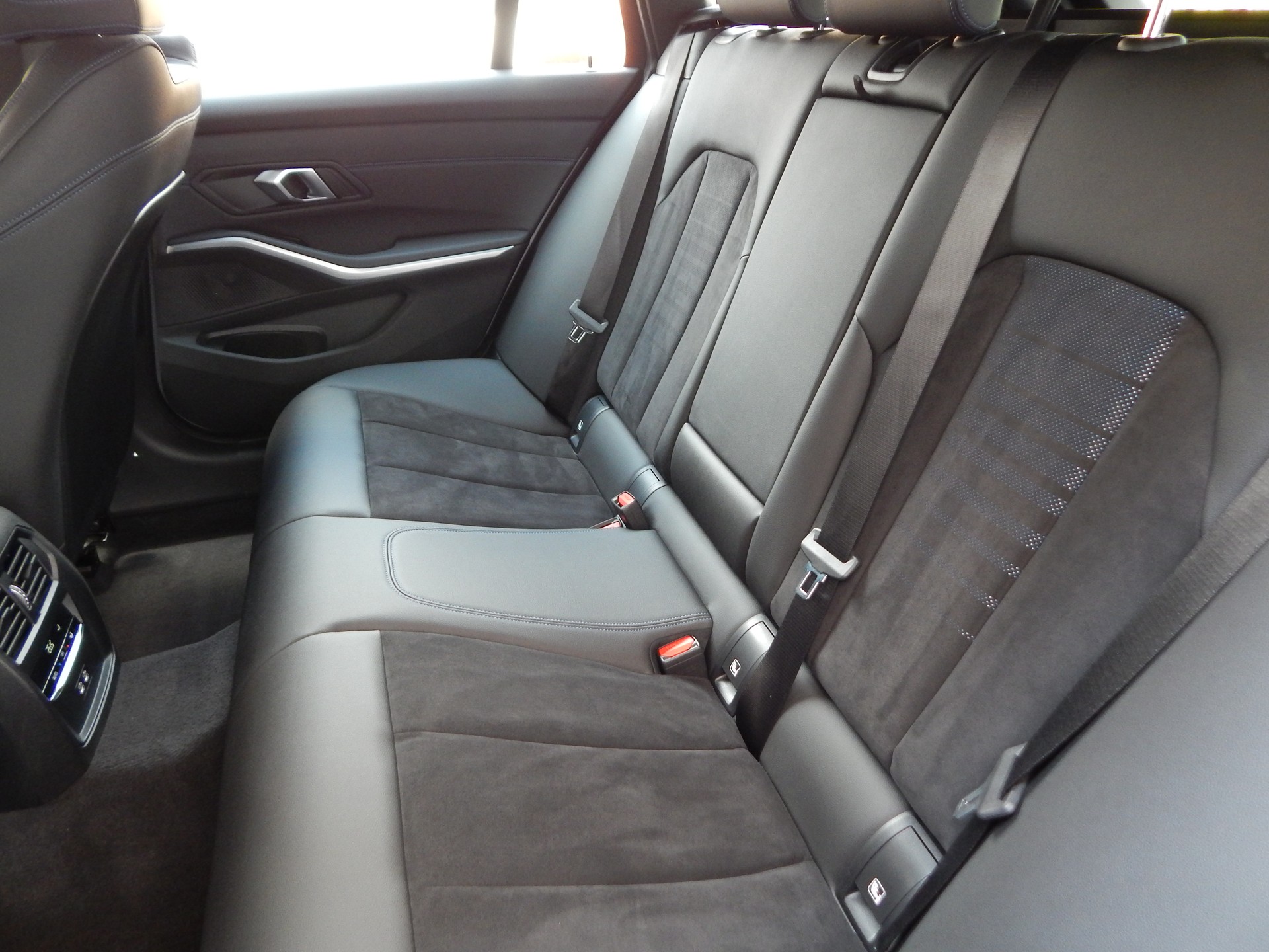 BMW Neuwagenzustand/330i Touring/TwinPower Turbo/Steptr./M Sport-image-9