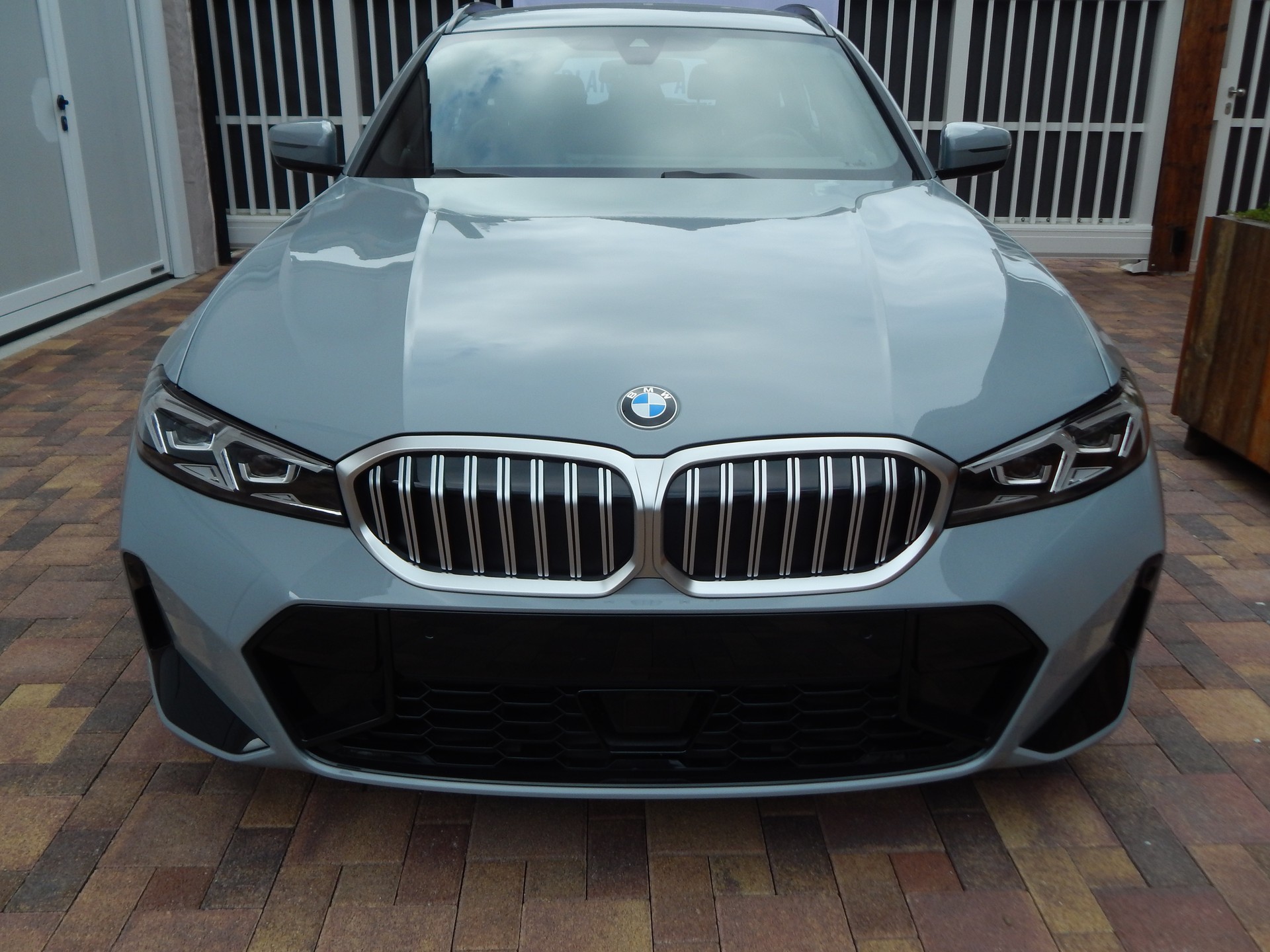 BMW Neuwagenzustand/330i Touring/TwinPower Turbo/Steptr./M Sport-showroom-element-3