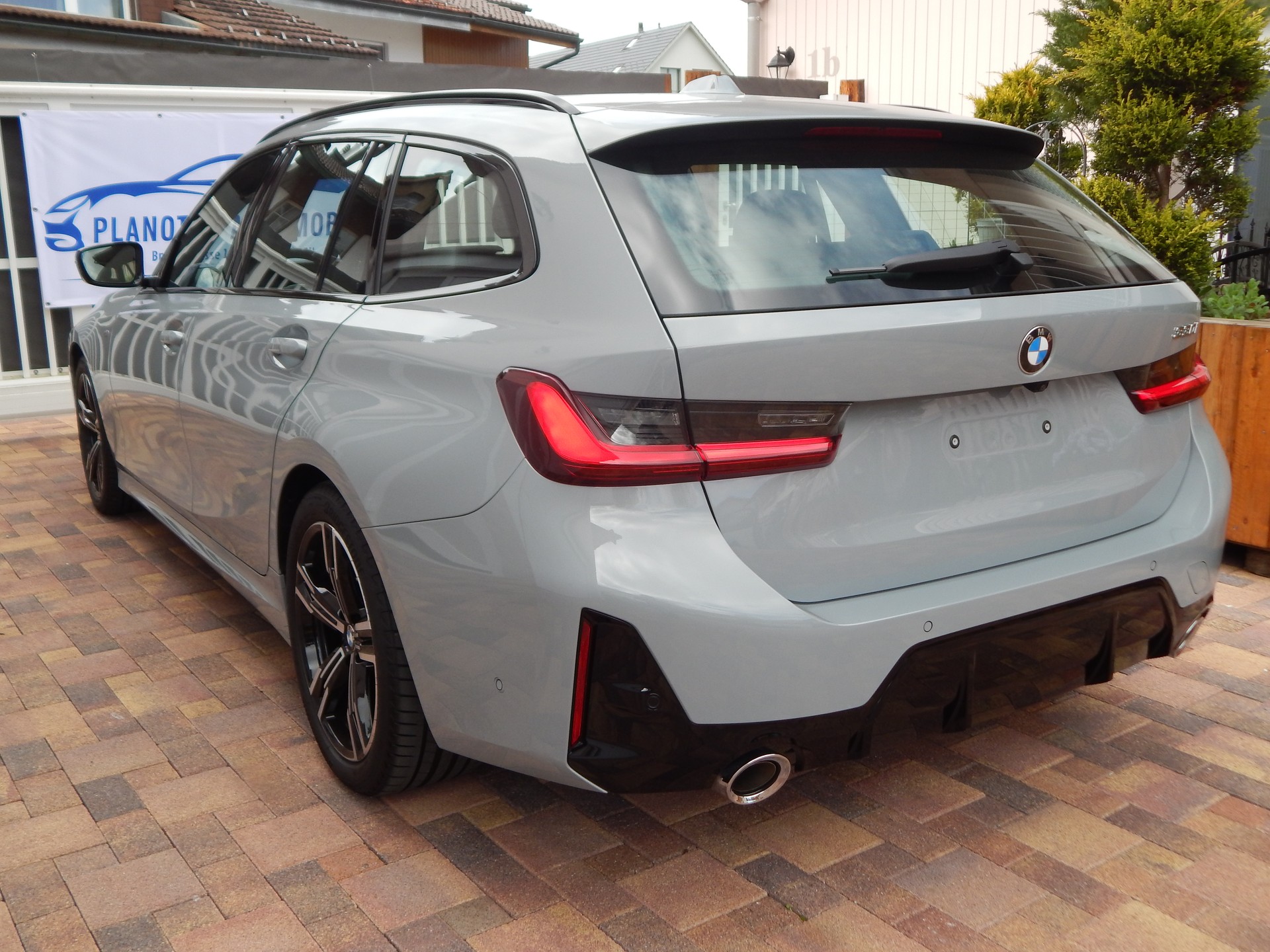 BMW Neuwagenzustand/330i Touring/TwinPower Turbo/Steptr./M Sport-image-5