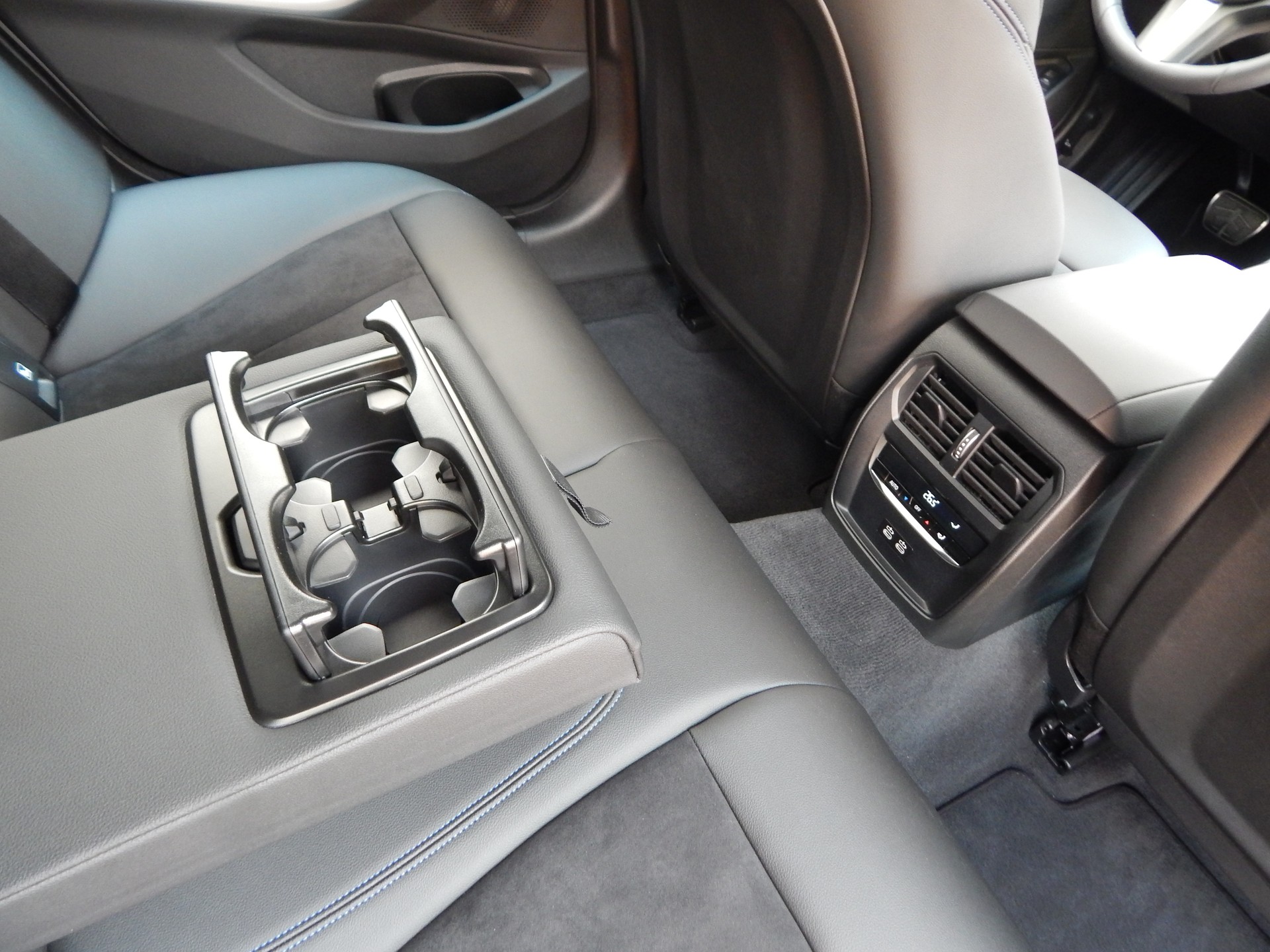 BMW Neuwagenzustand/330i Touring/TwinPower Turbo/Steptr./M Sport-image-22