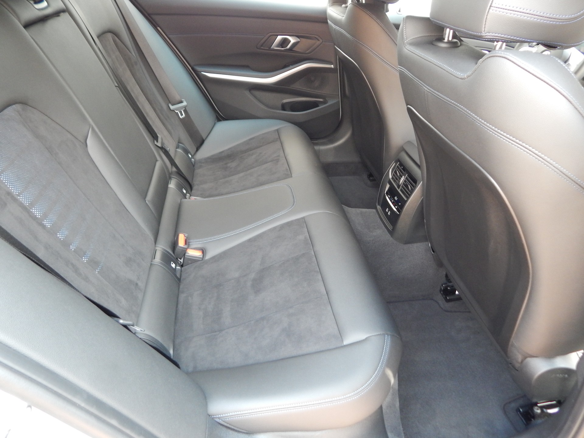 BMW Neuwagenzustand/330i Touring/TwinPower Turbo/Steptr./M Sport-image-21