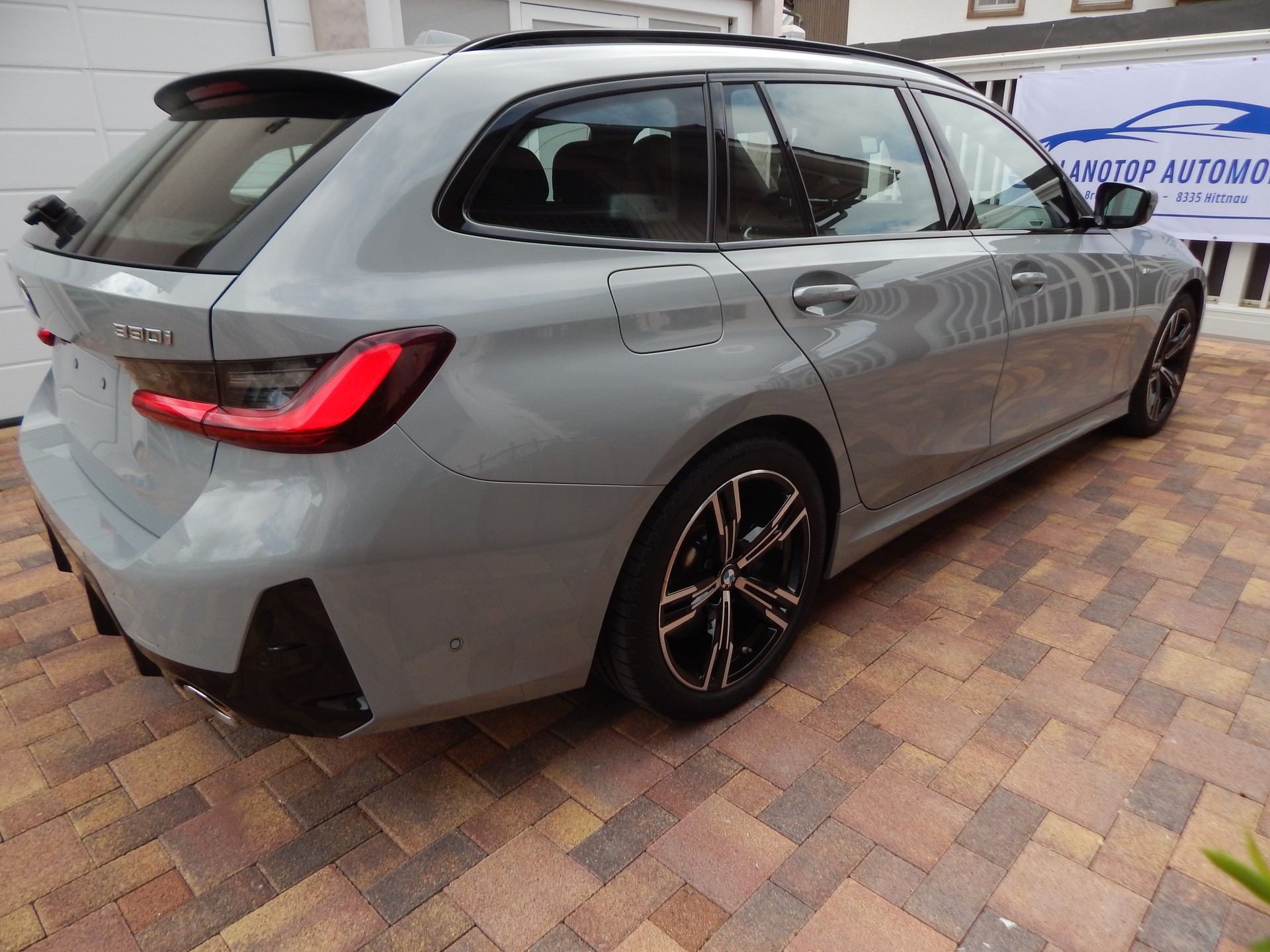 BMW Neuwagenzustand/330i Touring/TwinPower Turbo/Steptr./M Sport-image-8