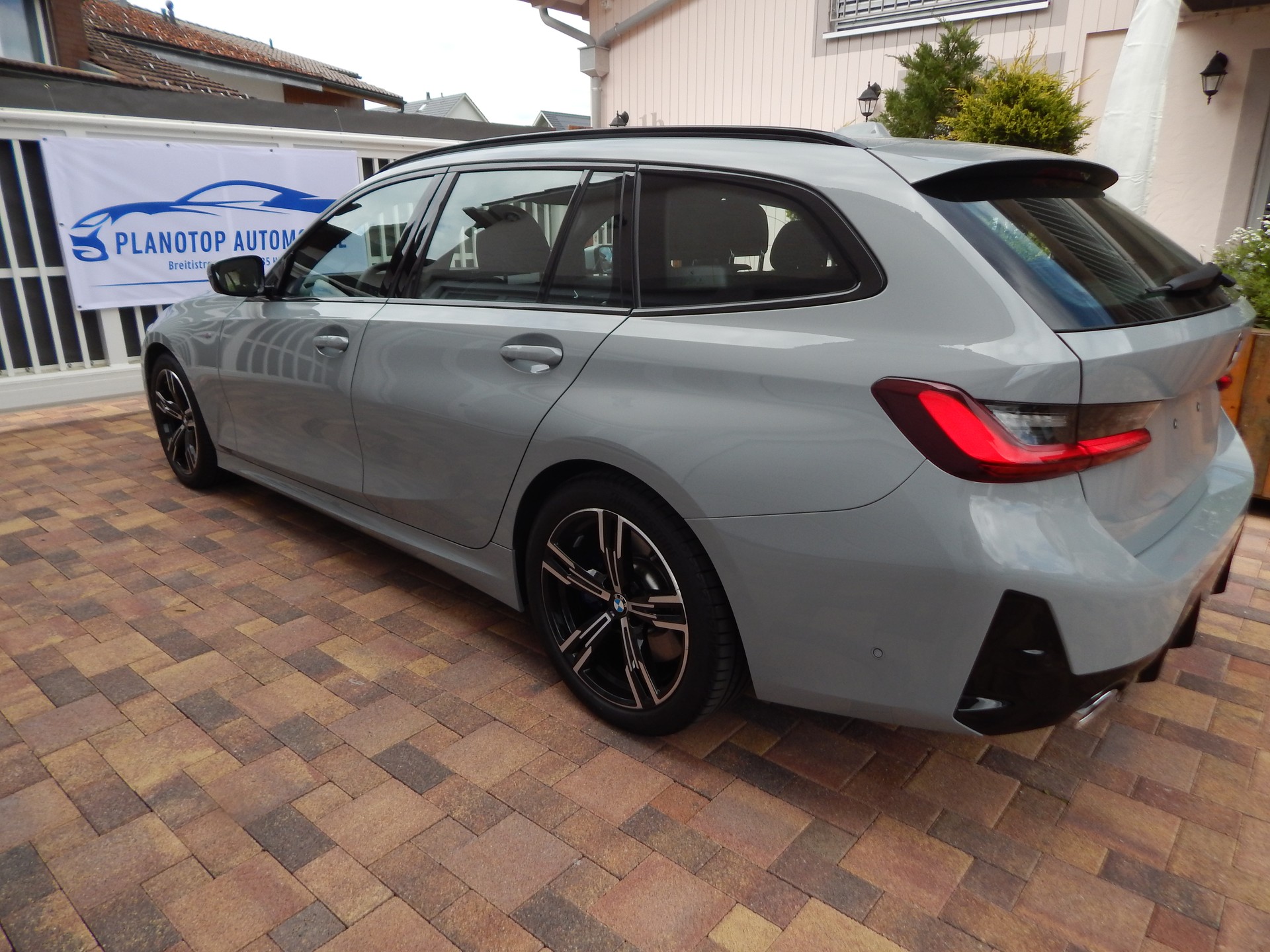 BMW Neuwagenzustand/330i Touring/TwinPower Turbo/Steptr./M Sport-image-4