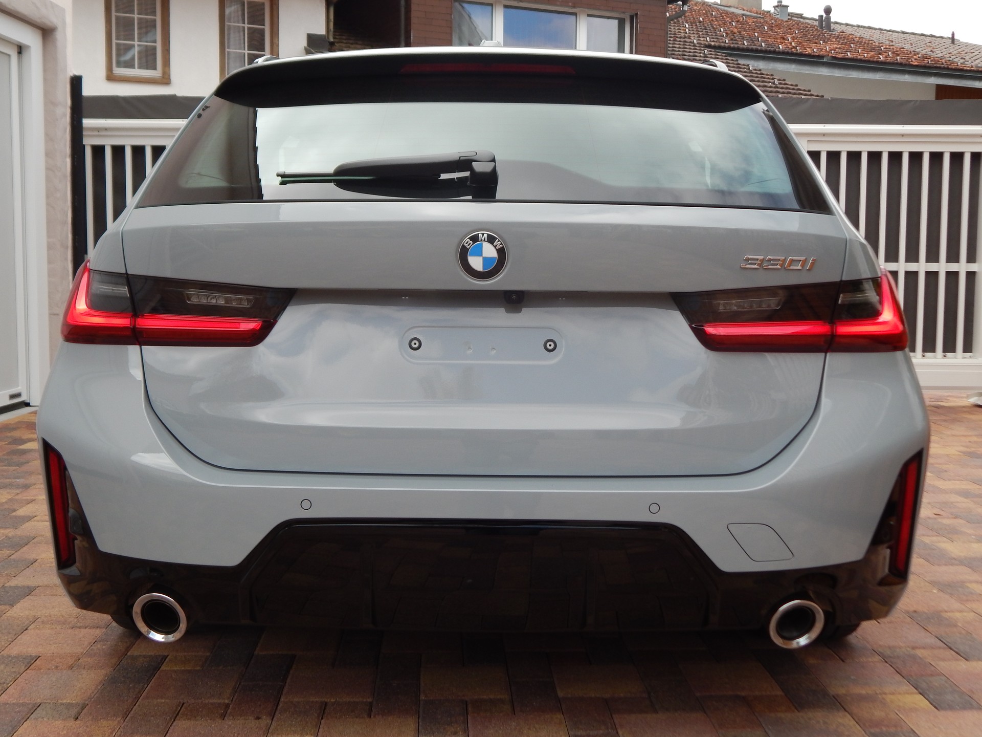 BMW Neuwagenzustand/330i Touring/TwinPower Turbo/Steptr./M Sport-image-6