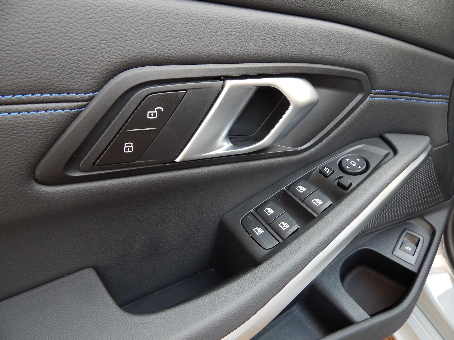 BMW Neuwagenzustand/330i Touring/TwinPower Turbo/Steptr./M Sport-image-15