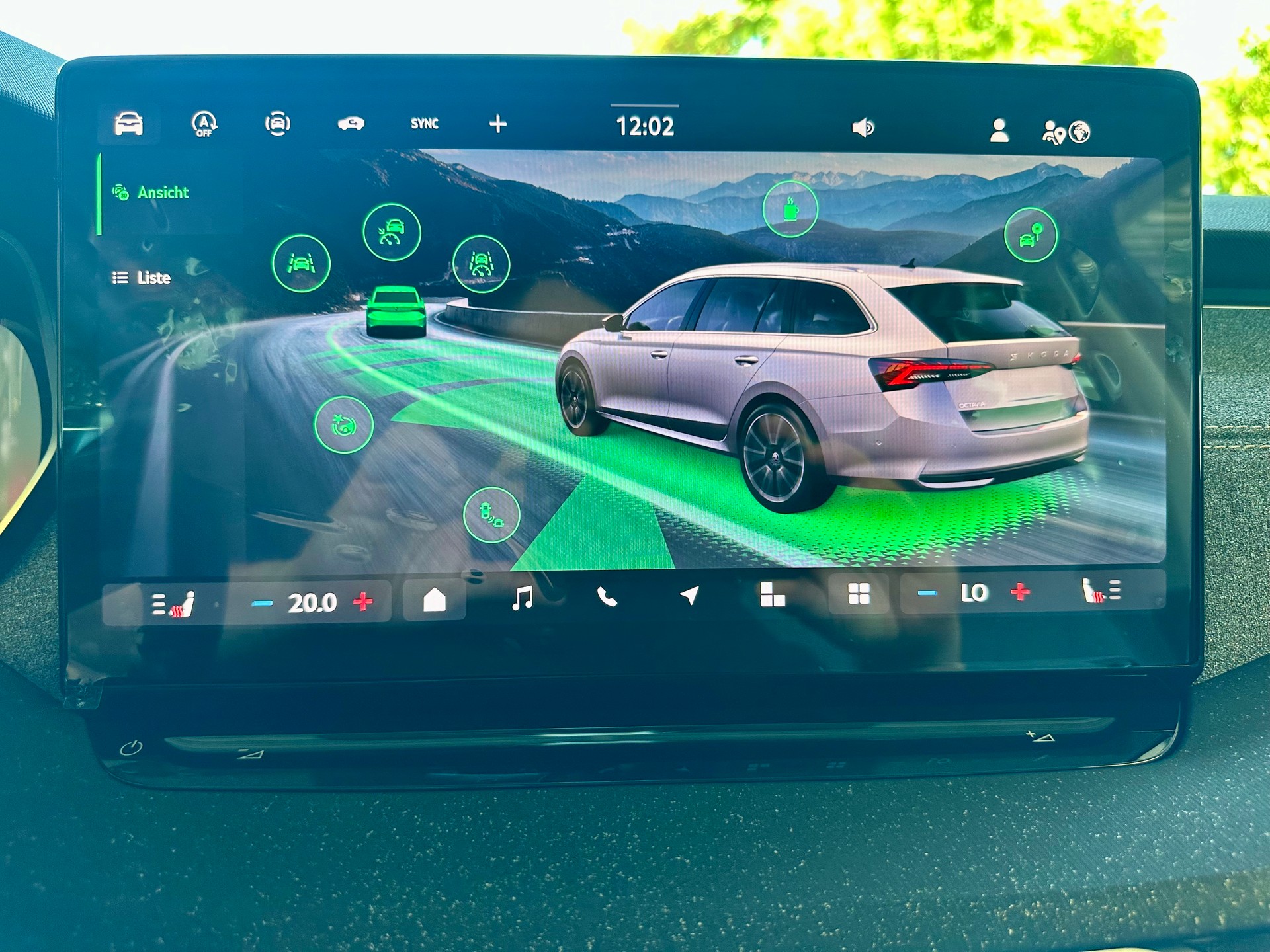 SKODA Octavia Combi 2.0 TDI DSG Selection-image-18