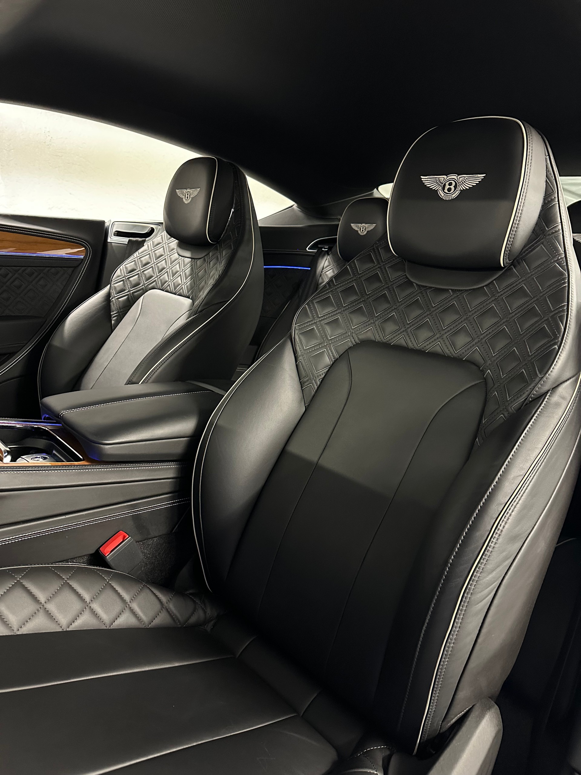 BENTLEY Continental GT 4.0 V8-image-9