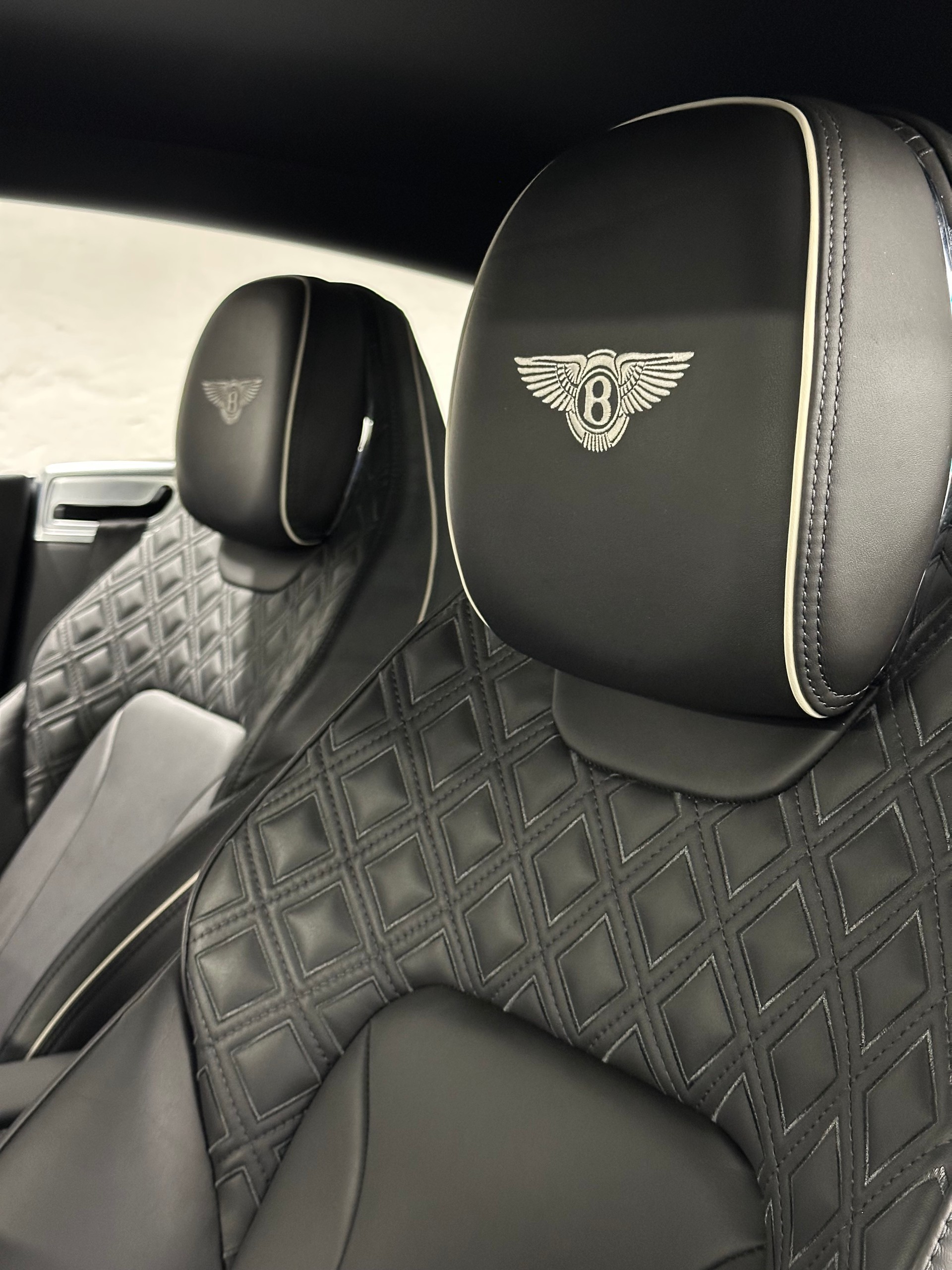 BENTLEY Continental GT 4.0 V8-image-10