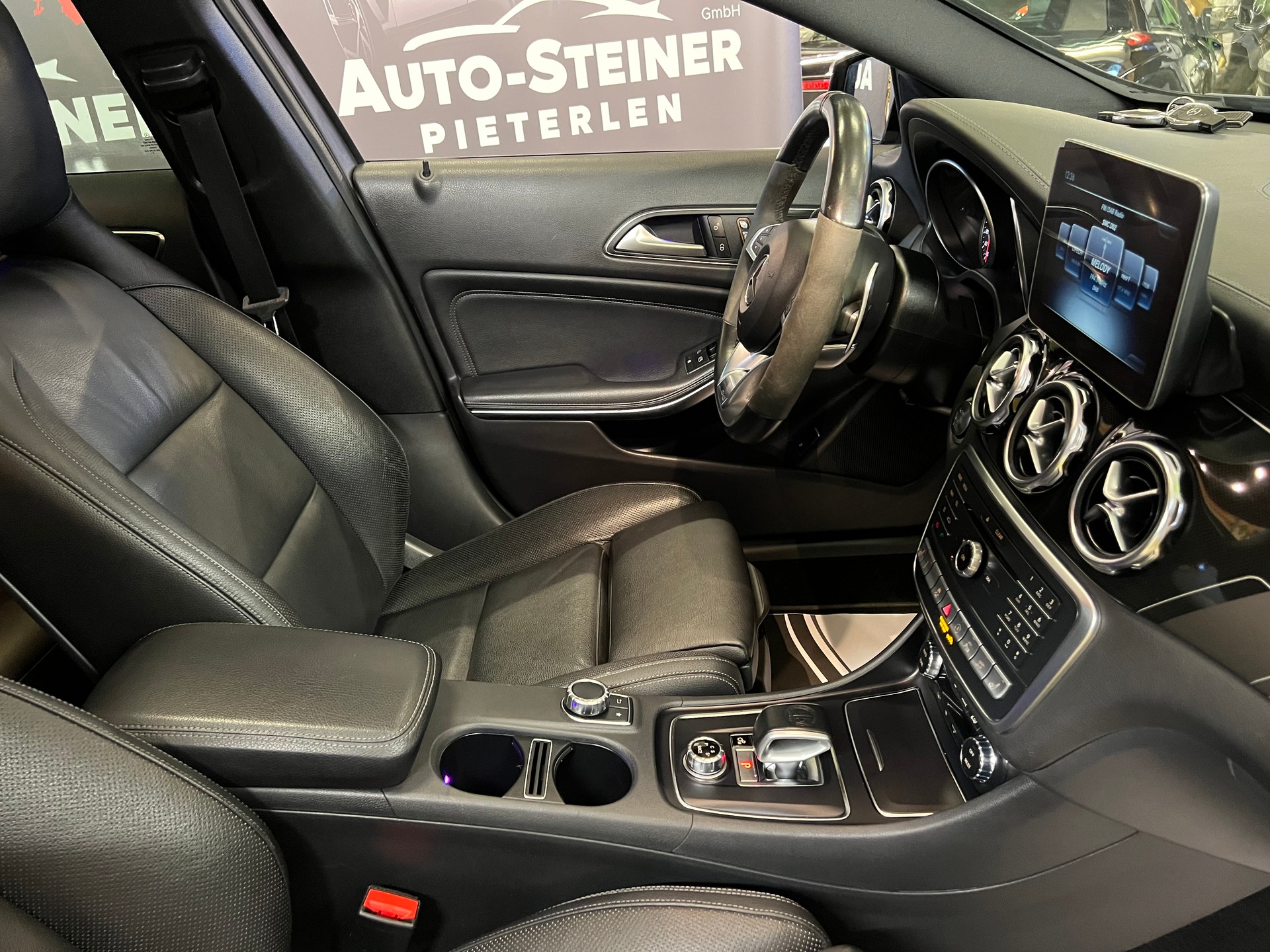 MERCEDES-BENZ "GLA 45 AMG" 4MATIC 7G-DCT. CH AUTO MB AUSLIEFERUNG. SAUBER UND GEPFLEGT. AB MFK !!-image-29