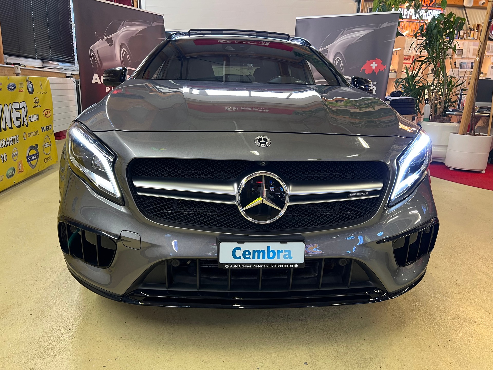 MERCEDES-BENZ "GLA 45 AMG" 4MATIC 7G-DCT. CH AUTO MB AUSLIEFERUNG. SAUBER UND GEPFLEGT. AB MFK !!-showroom-element-2