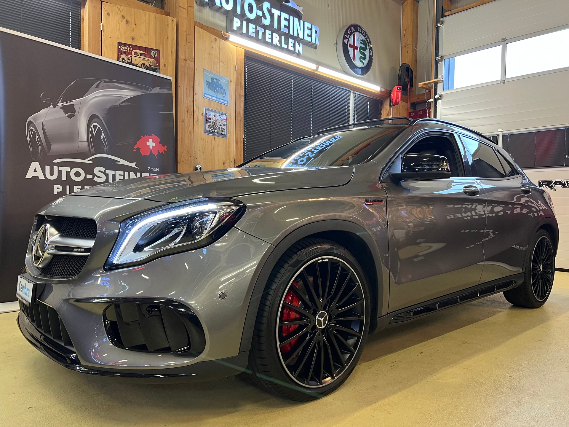 MERCEDES-BENZ "GLA 45 AMG" 4MATIC 7G-DCT. CH AUTO MB AUSLIEFERUNG. SAUBER UND GEPFLEGT. AB MFK !!-showroom-element-1