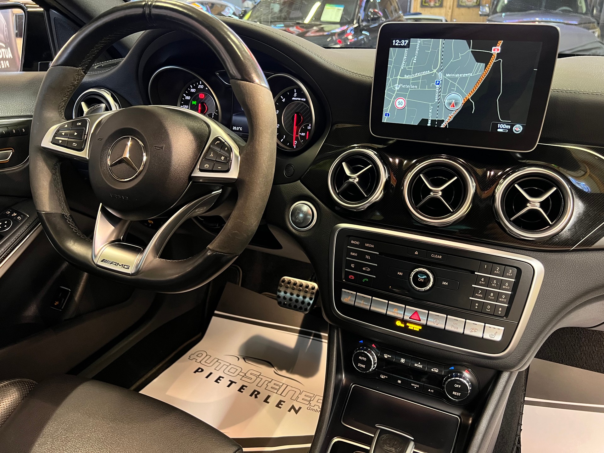 MERCEDES-BENZ "GLA 45 AMG" 4MATIC 7G-DCT. CH AUTO MB AUSLIEFERUNG. SAUBER UND GEPFLEGT. AB MFK !!-image-28