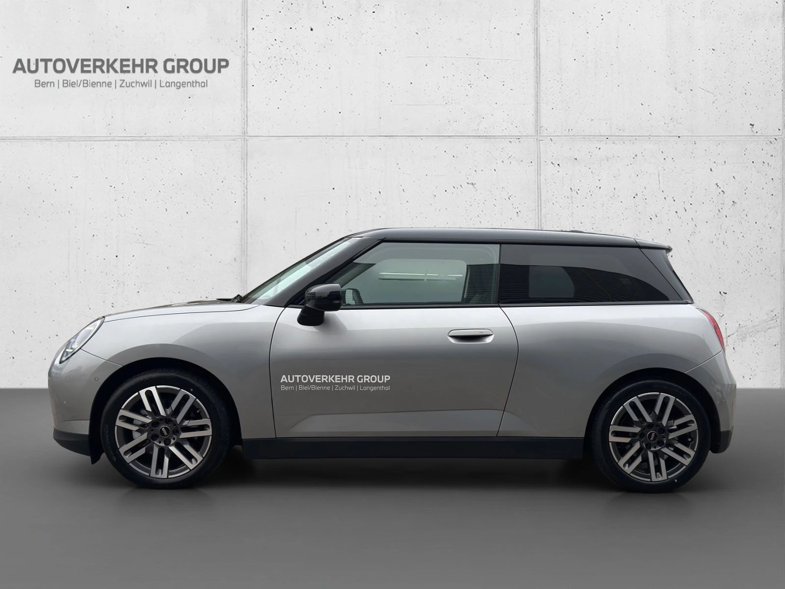 MINI Cooper SE-showroom-element-2