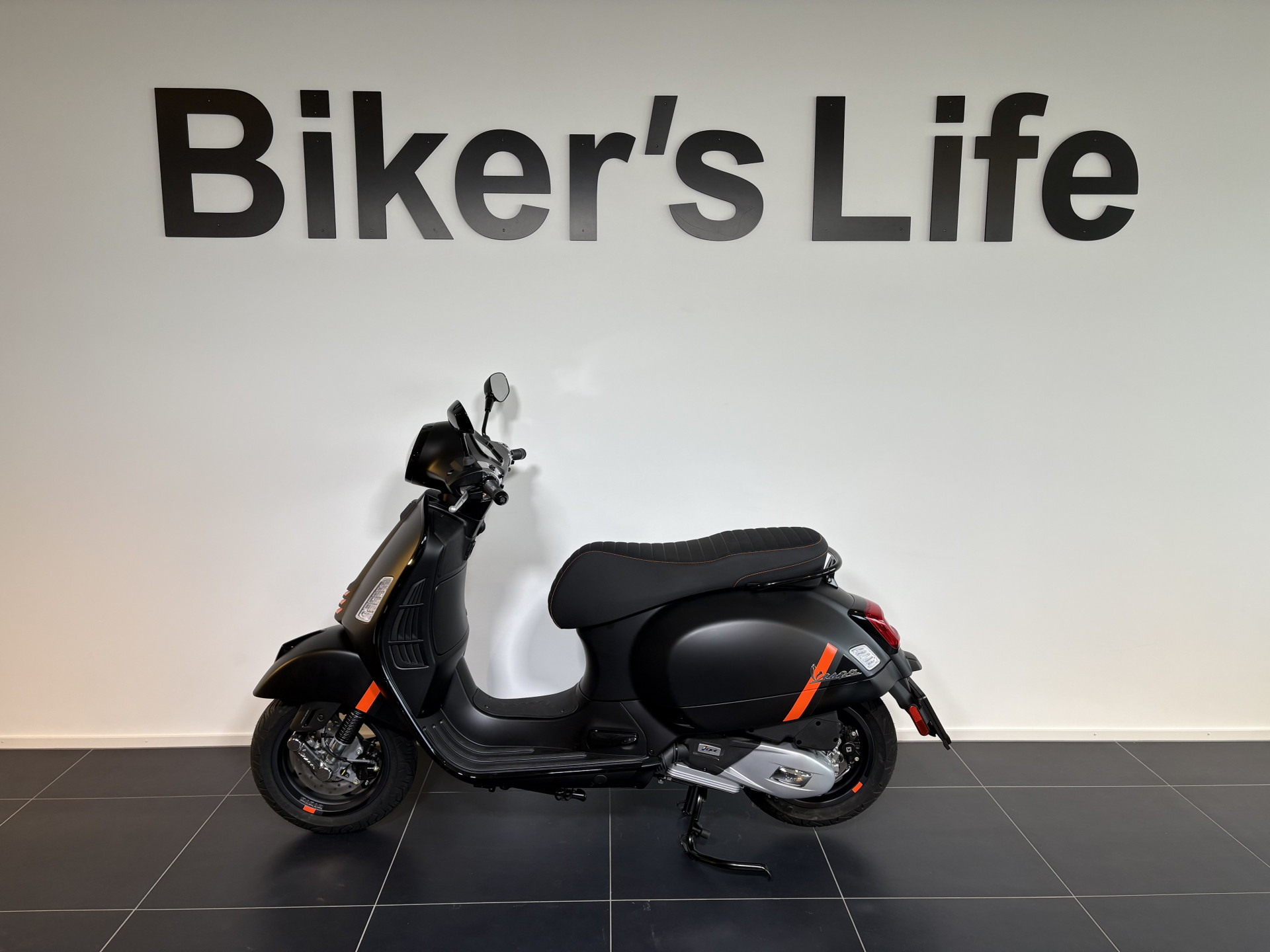 PIAGGIO Vespa GTS 125-showroom-element-1