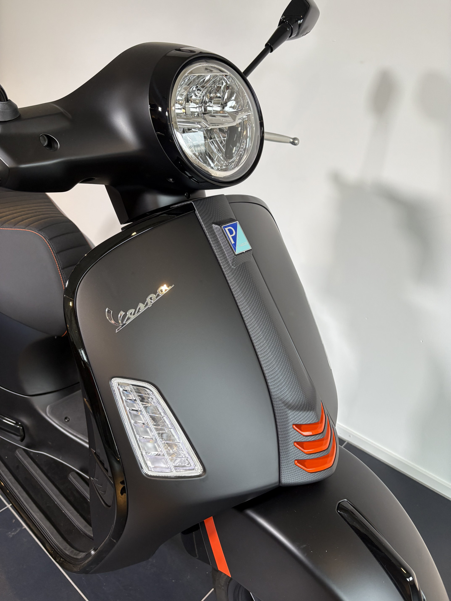 PIAGGIO Vespa GTS 125-image-4
