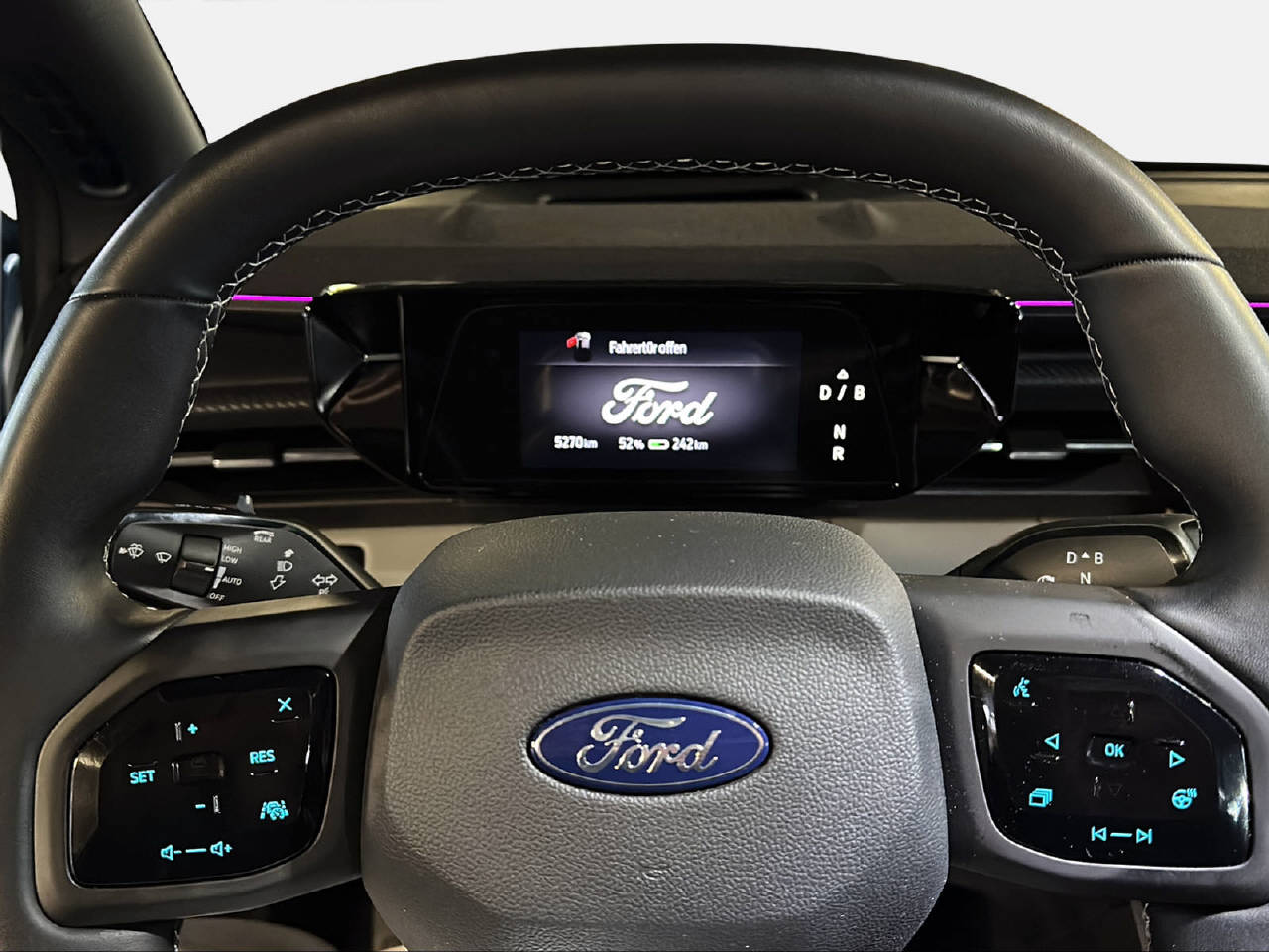 FORD Explorer Extended Range Premium-image-10