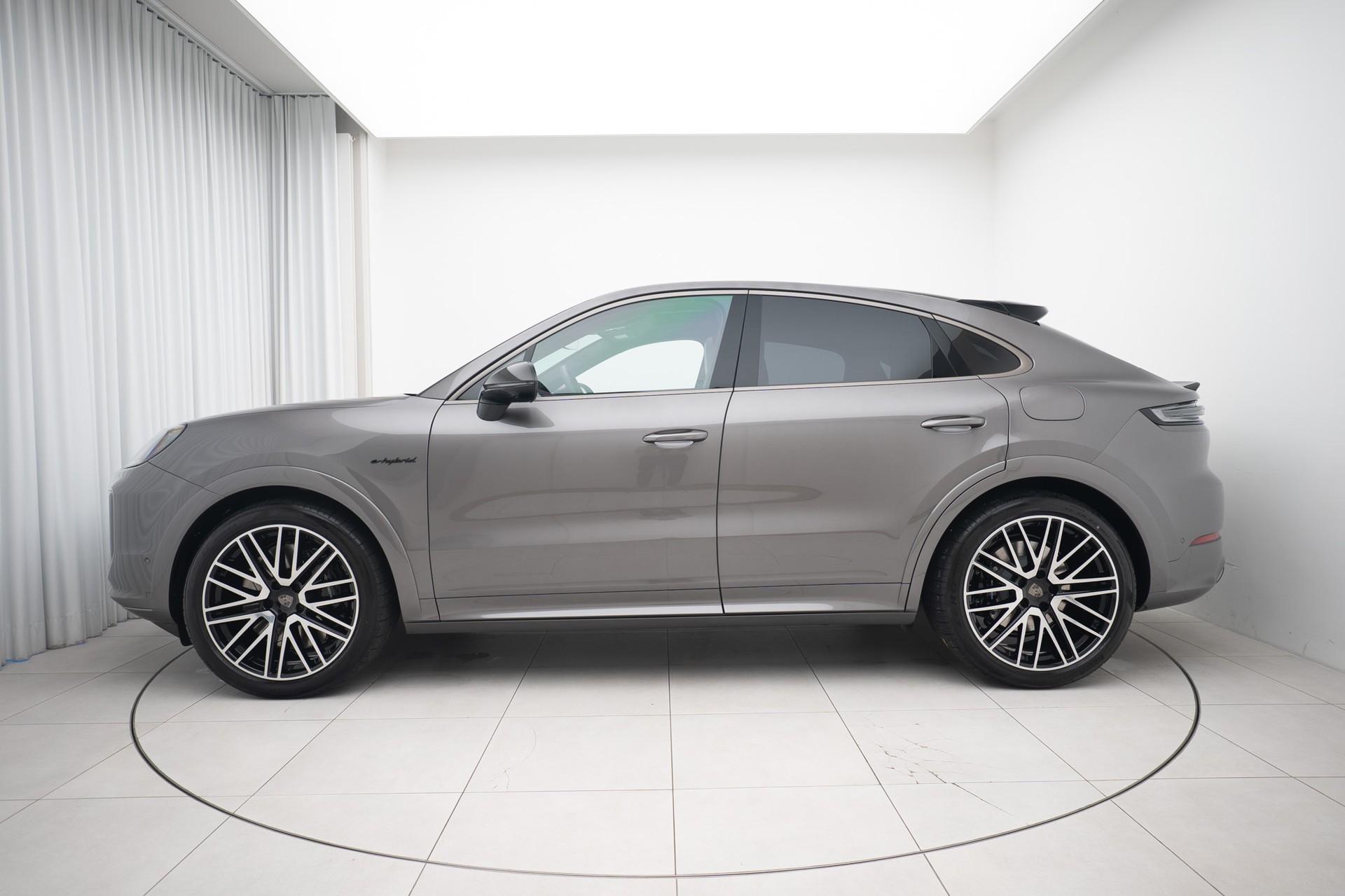 PORSCHE Cayenne Coupé Turbo E-Hybrid Tiptronic / PTS-showroom-element-1