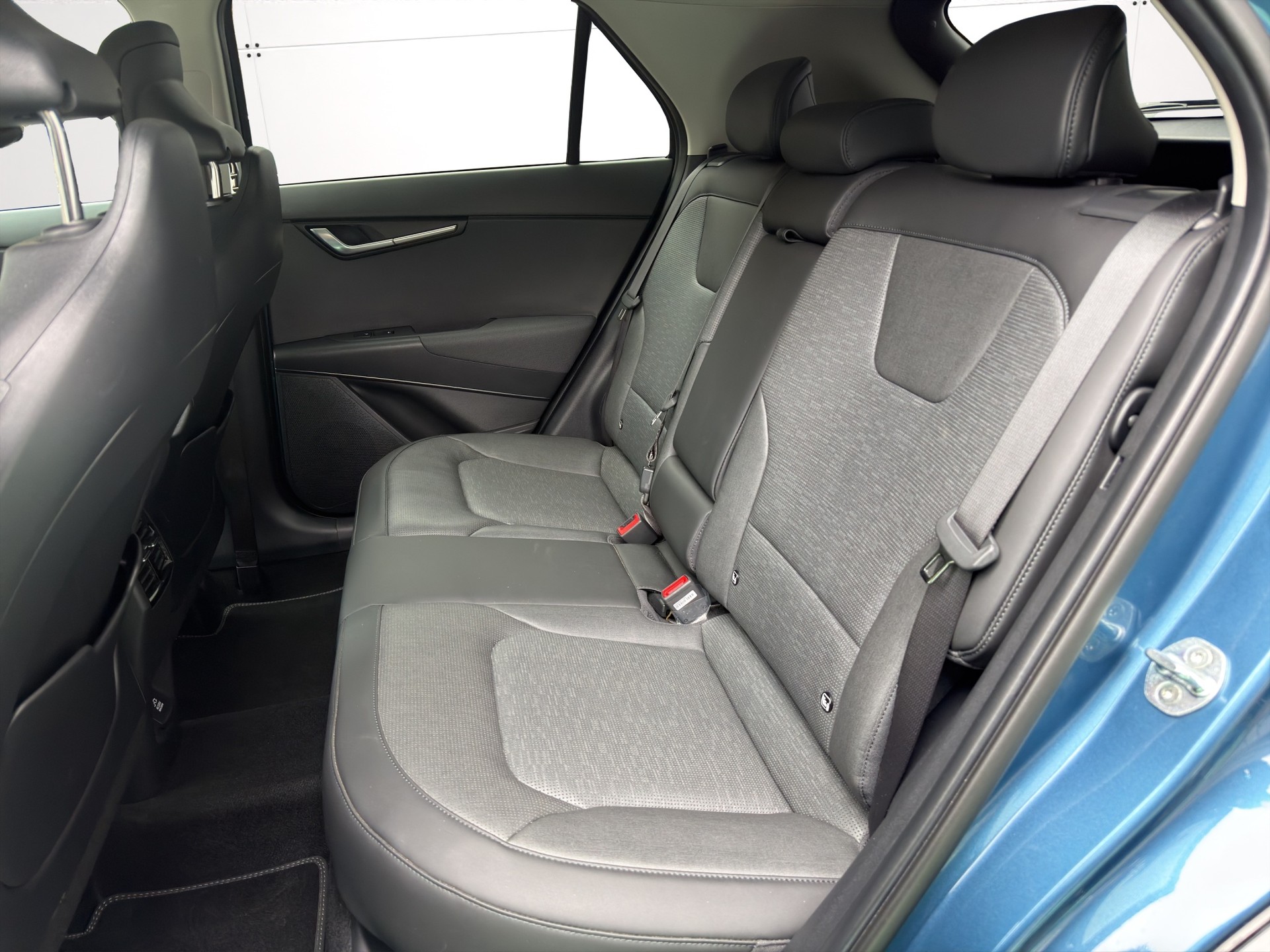KIA Niro 1.6GDi Plug-in Hybrid Style DCT-image-9