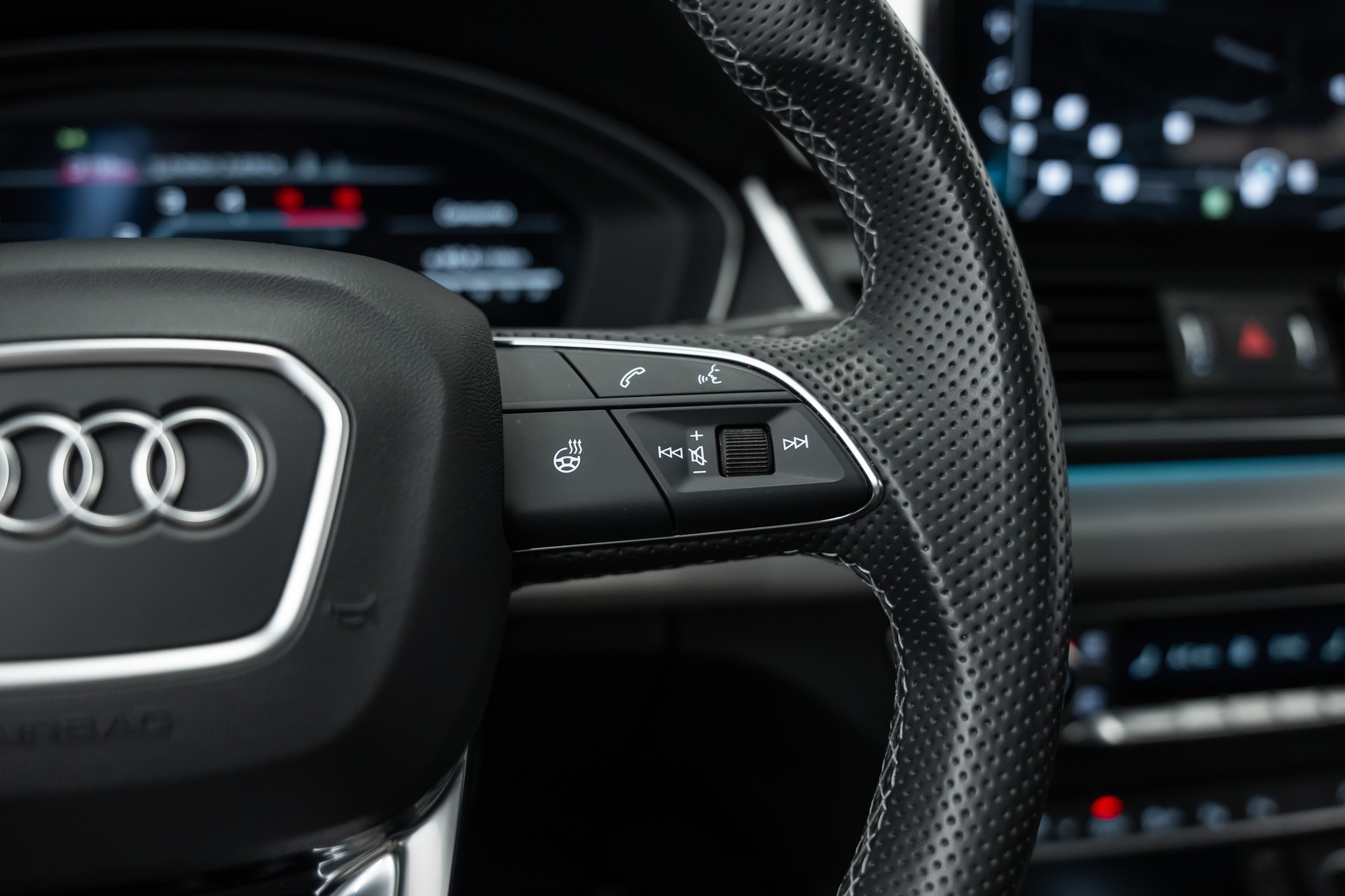 AUDI Q5 40 TDI S LINE Black Edition quattro S-tronic-image-22