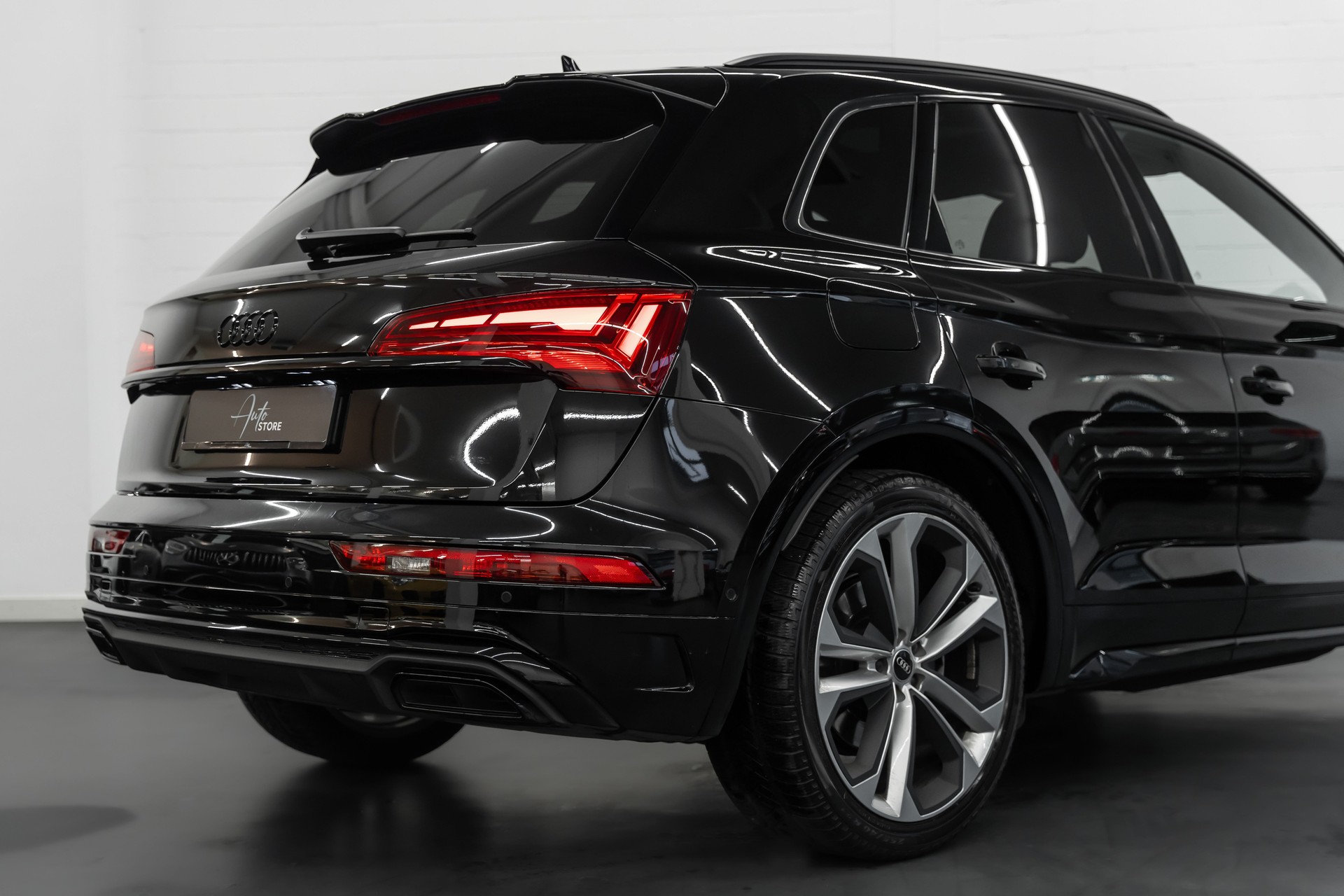 AUDI Q5 40 TDI S LINE Black Edition quattro S-tronic-image-6