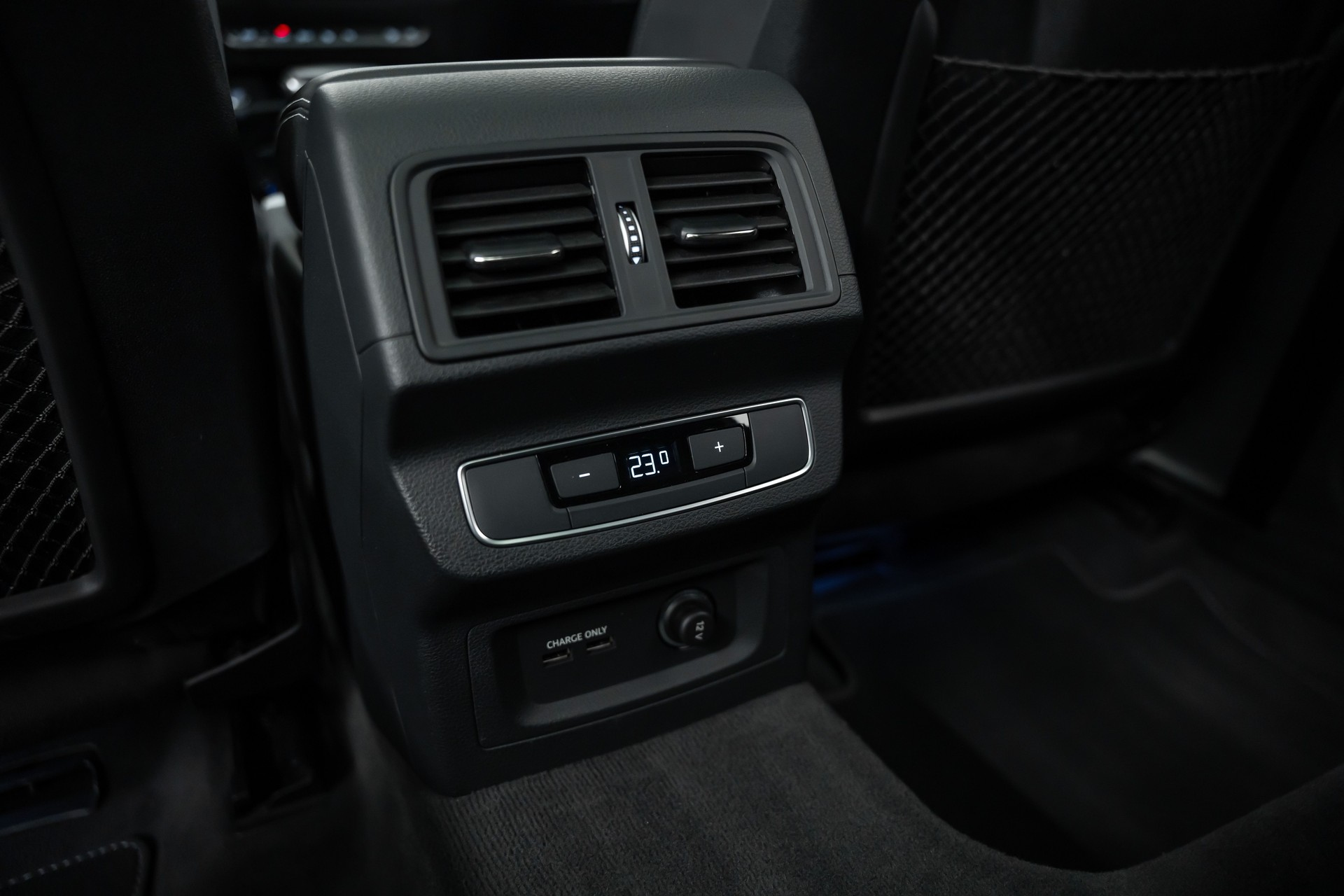 AUDI Q5 40 TDI S LINE Black Edition quattro S-tronic-image-14