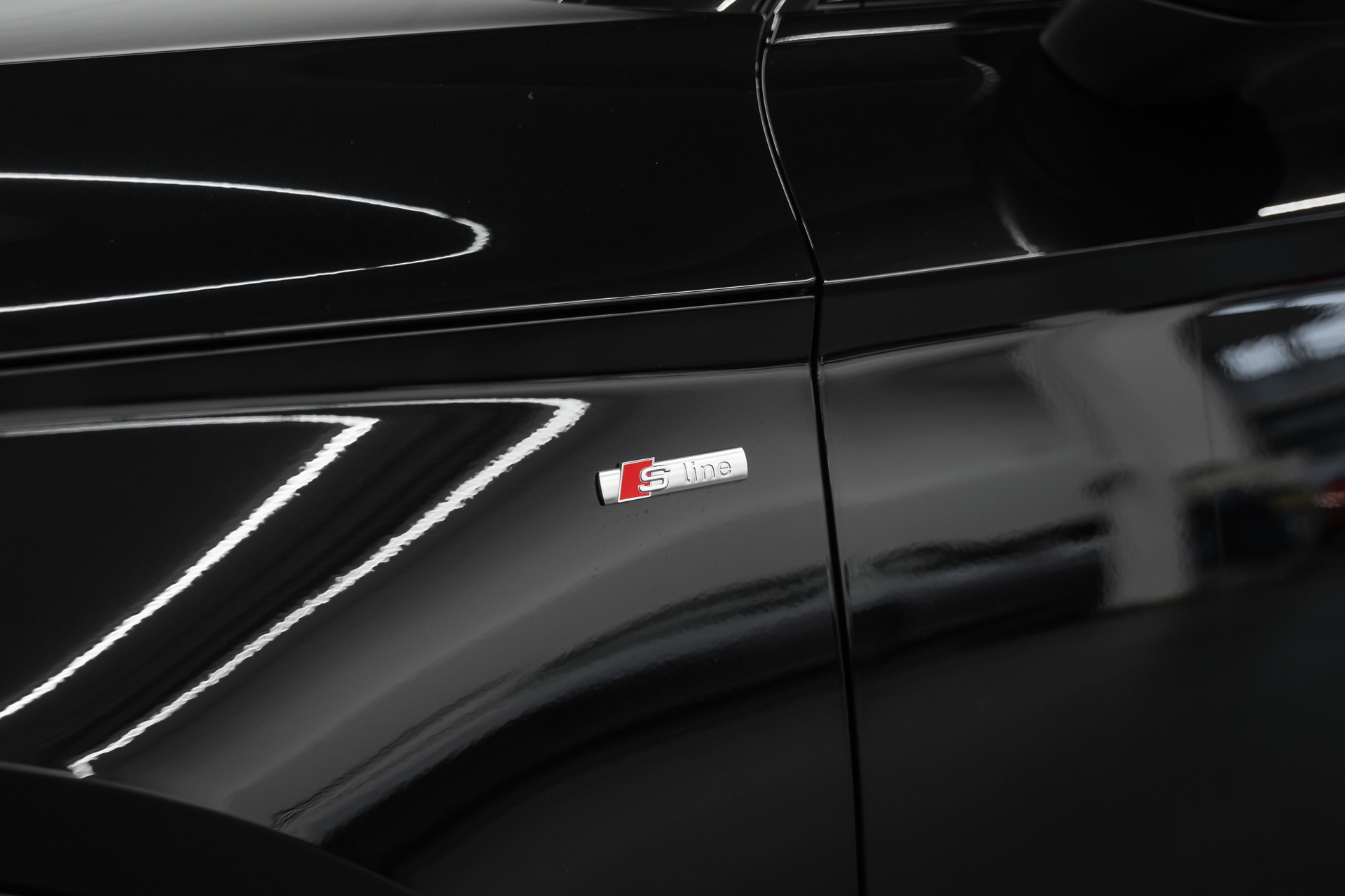 AUDI Q5 40 TDI S LINE Black Edition quattro S-tronic-image-13