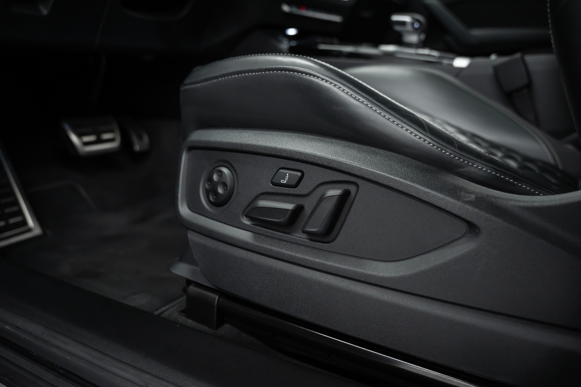 AUDI Q5 40 TDI S LINE Black Edition quattro S-tronic-image-17