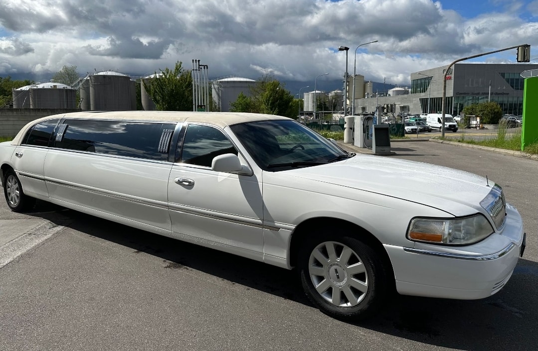 LINCOLN Town Car