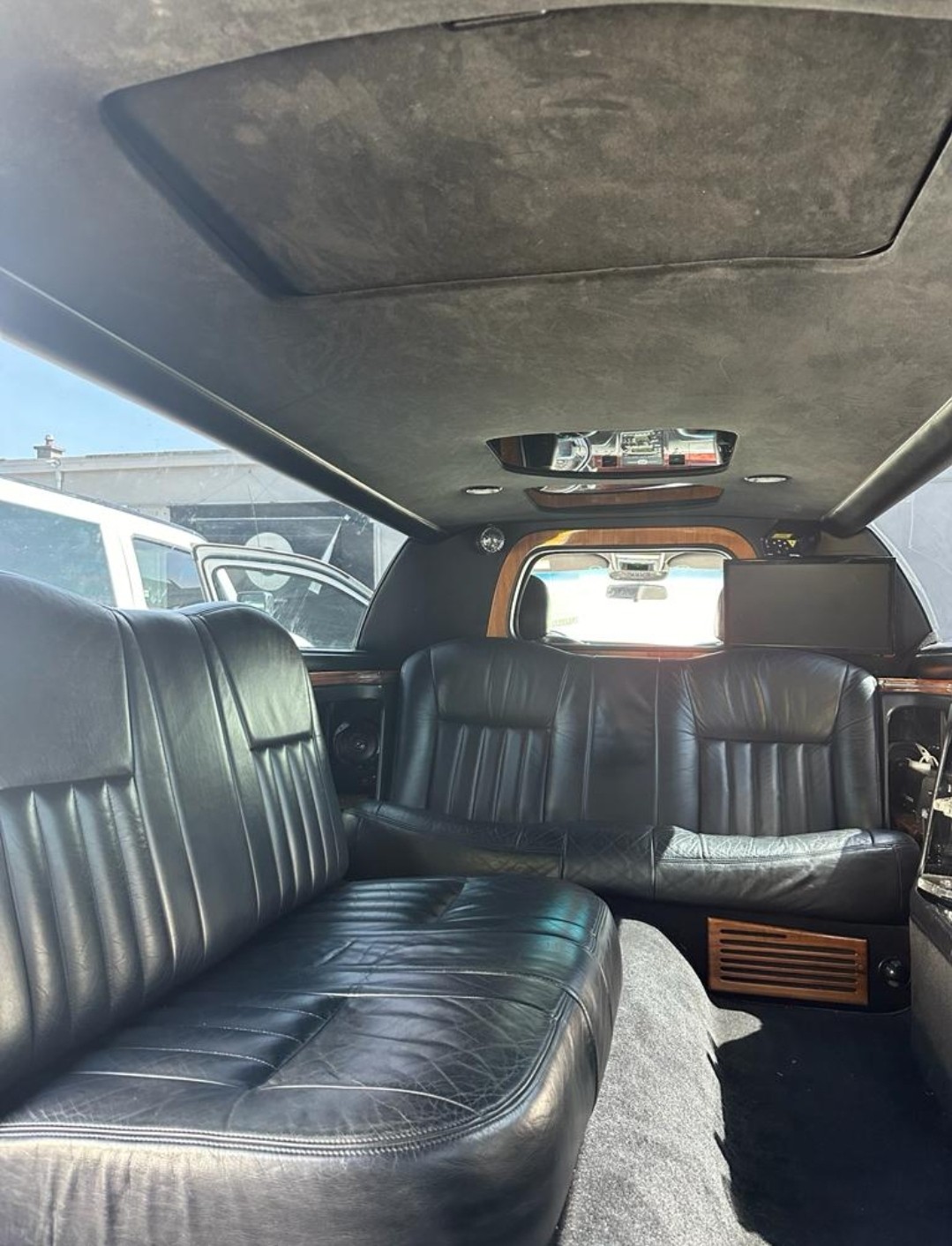 LINCOLN Town Car-image-9