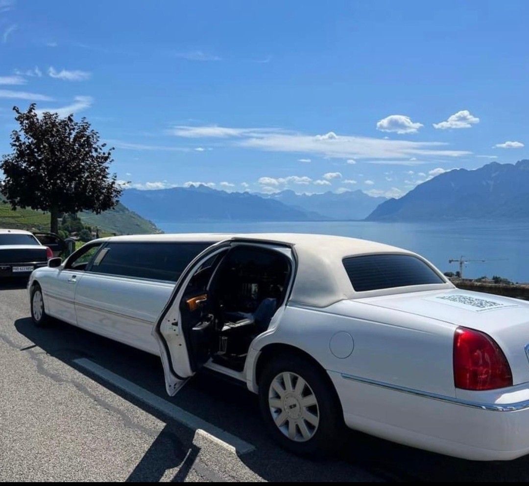 LINCOLN Town Car-image-6