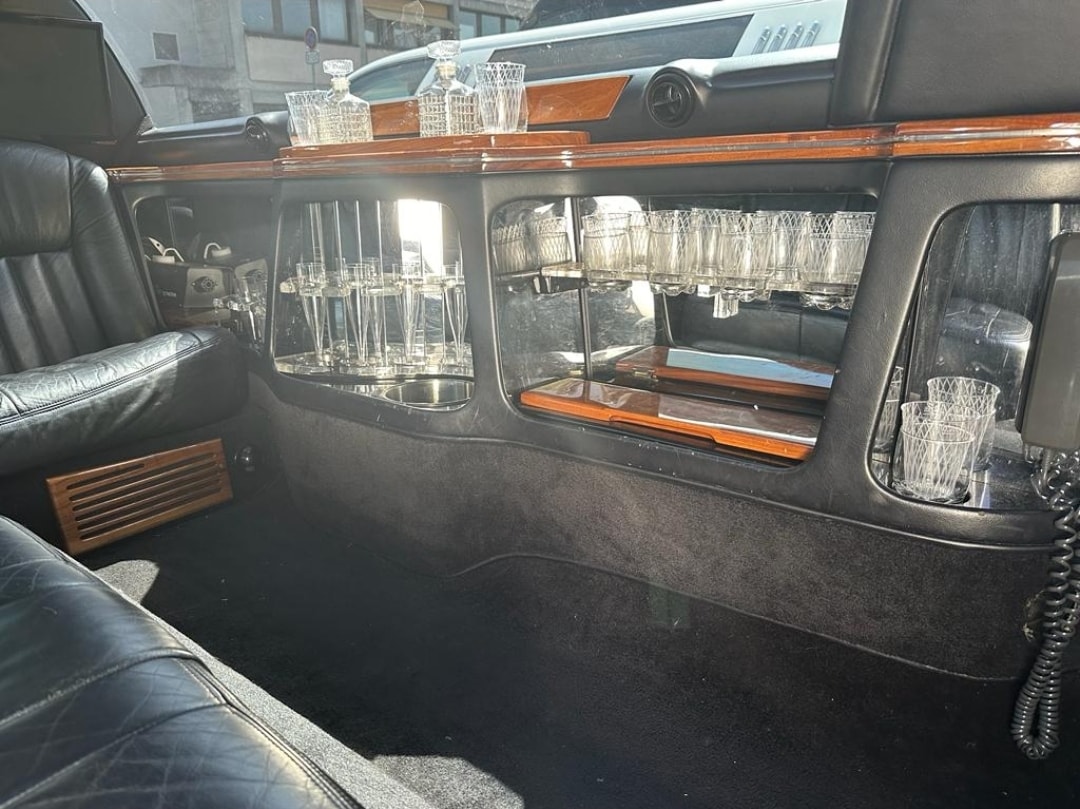 LINCOLN Town Car-image-8