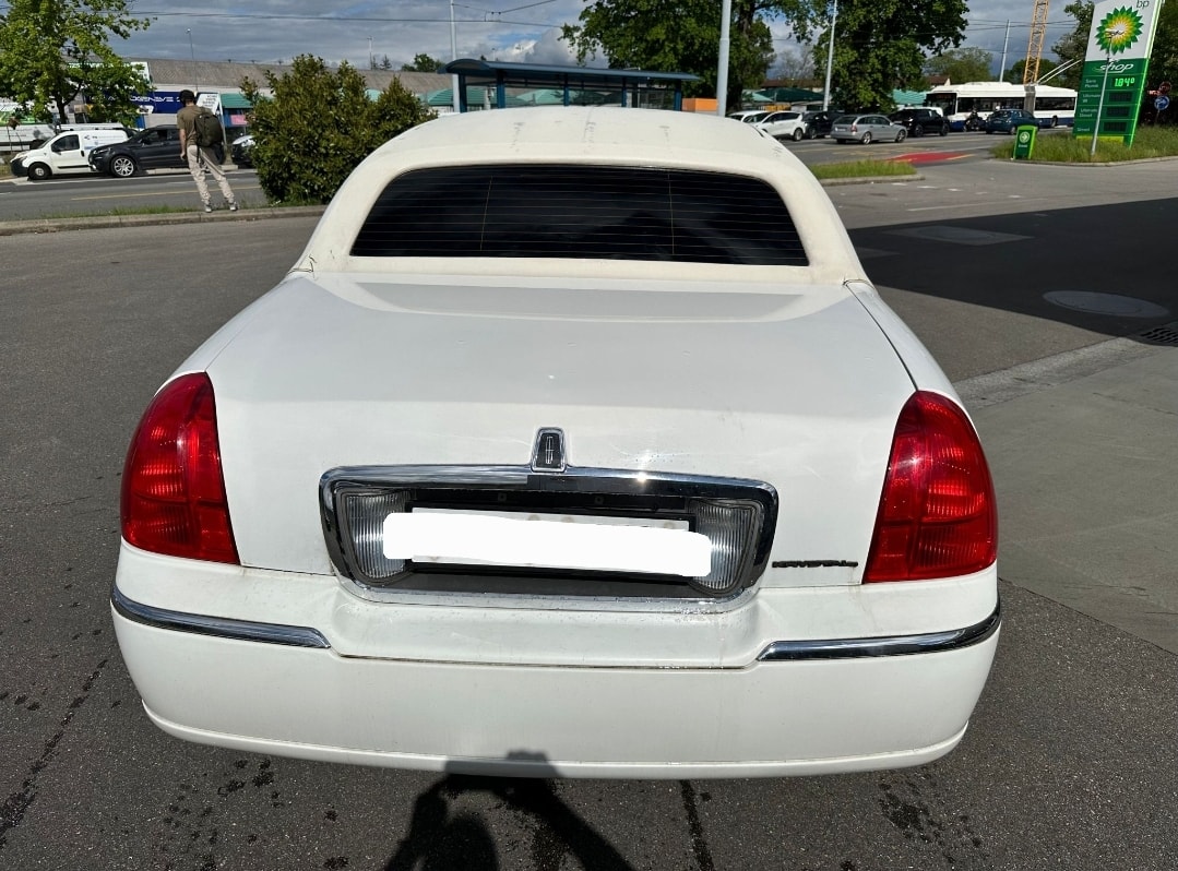 LINCOLN Town Car-image-4