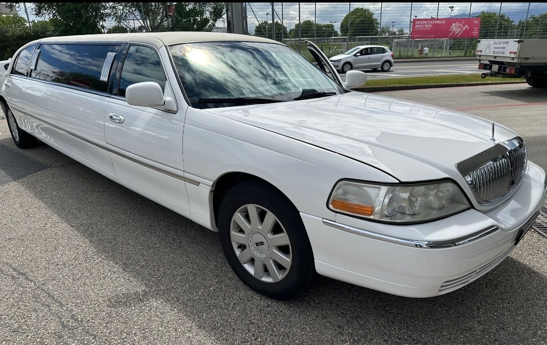 LINCOLN Town Car-image-2