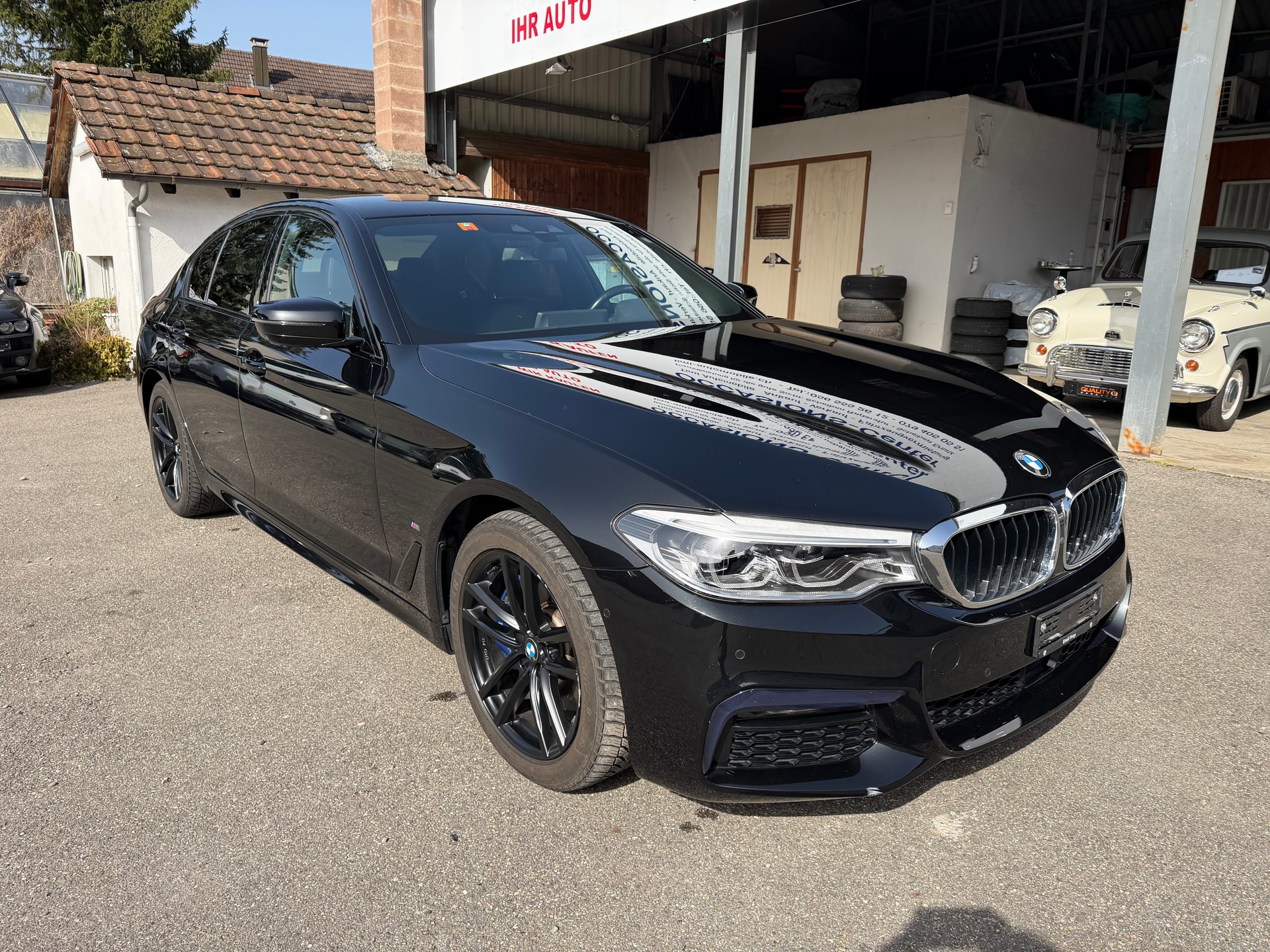 BMW 530e xDrive Pure M Sport Edition Steptronic-showroom-element-1