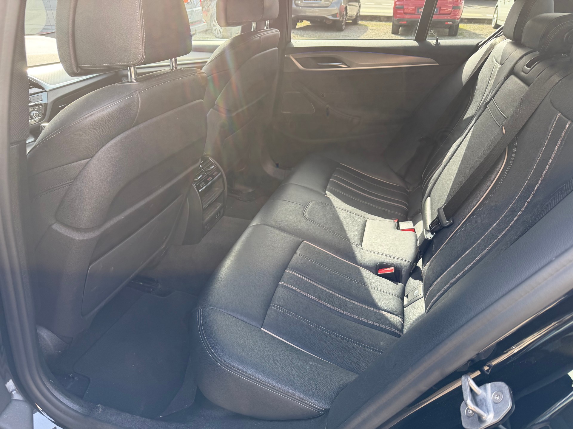 BMW 530e xDrive Pure M Sport Edition Steptronic-image-6