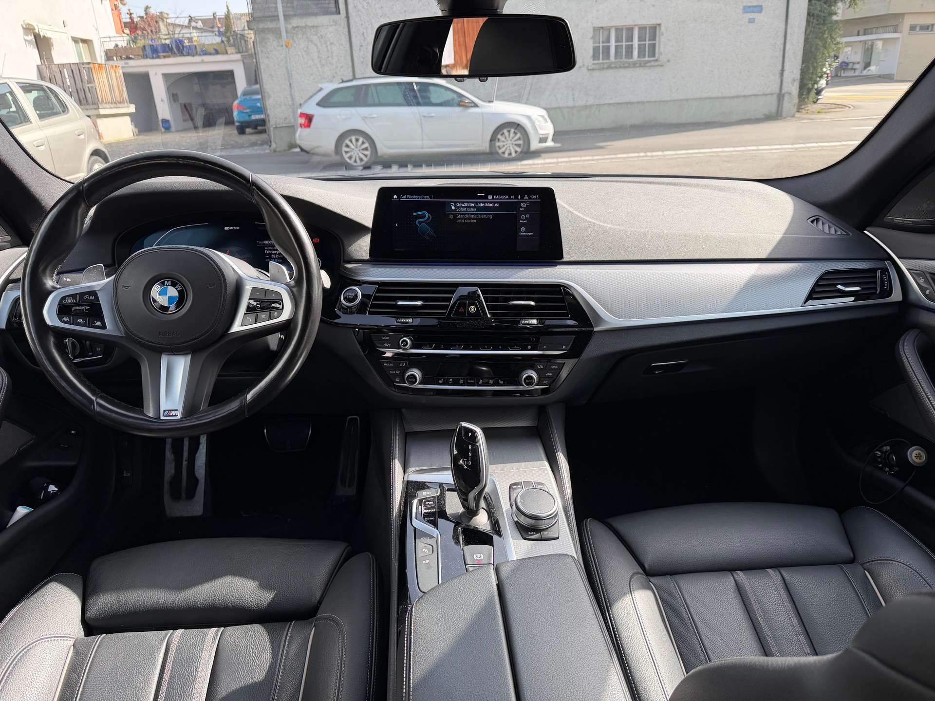 BMW 530e xDrive Pure M Sport Edition Steptronic-image-5