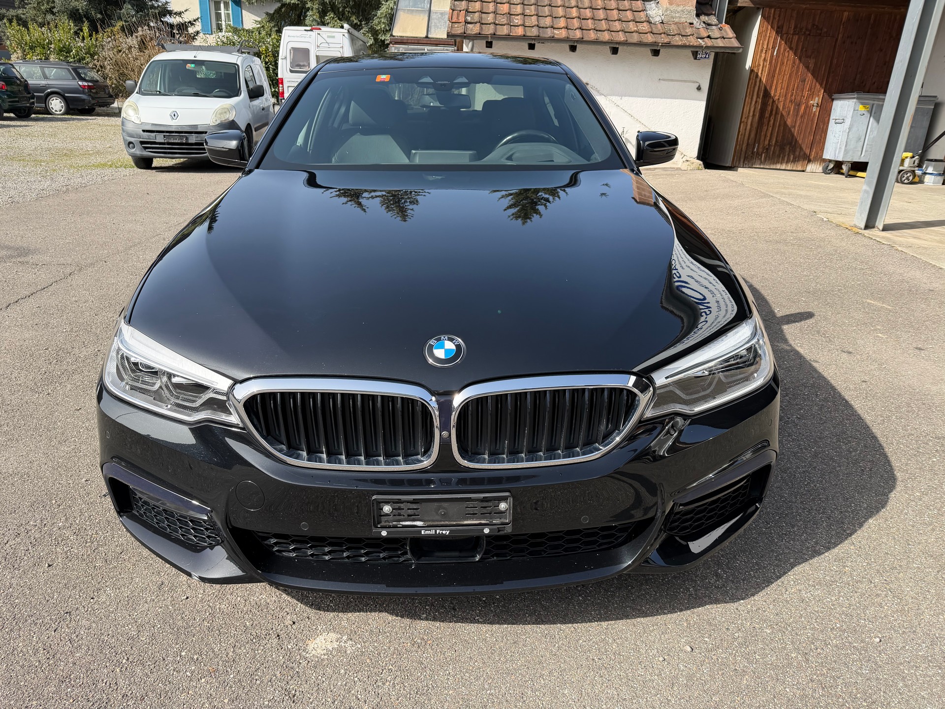 BMW 530e xDrive Pure M Sport Edition Steptronic-showroom-element-3