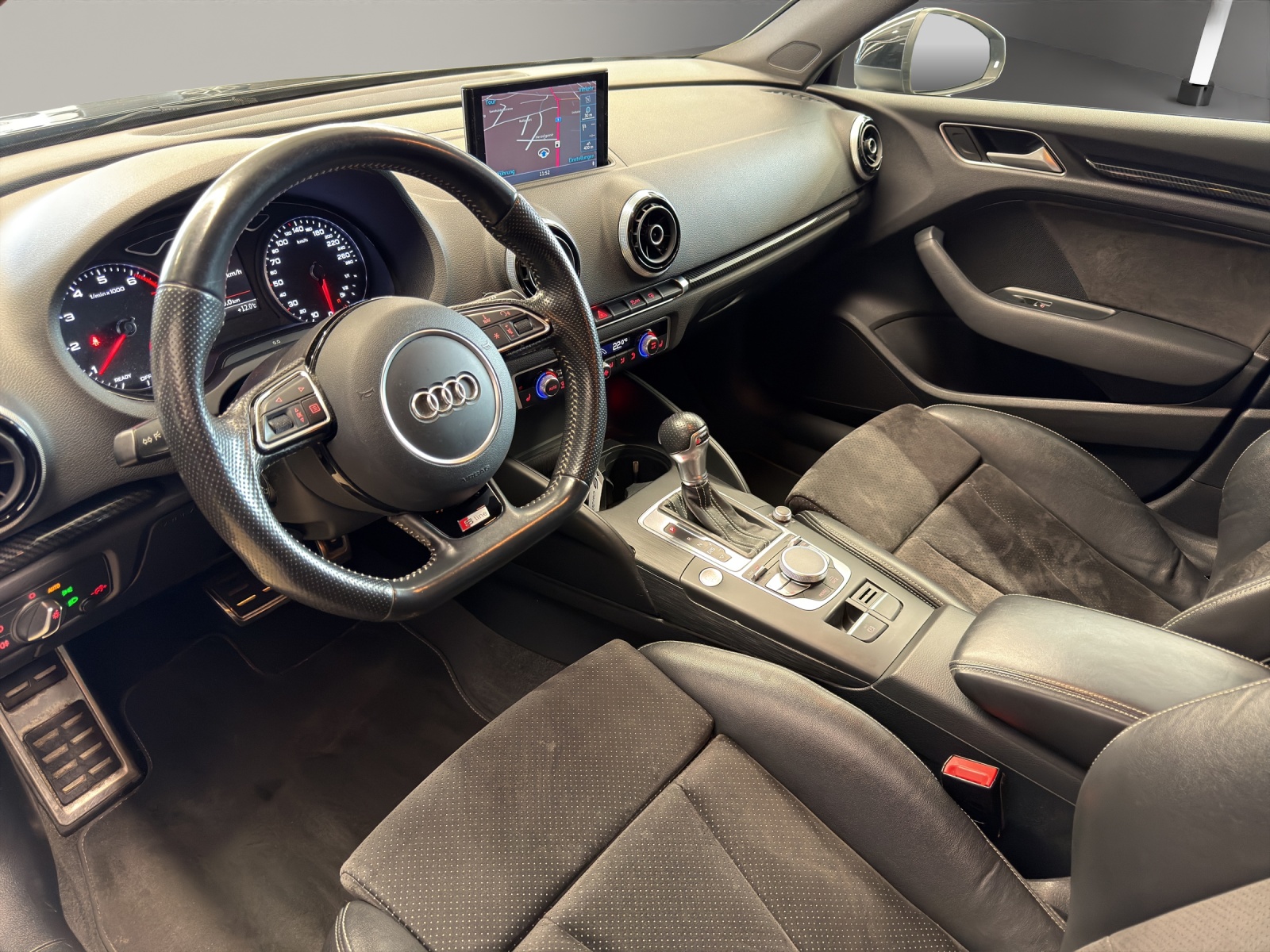 AUDI A3 Limousine 1.4 TFSI Attraction S-tronic-image-8