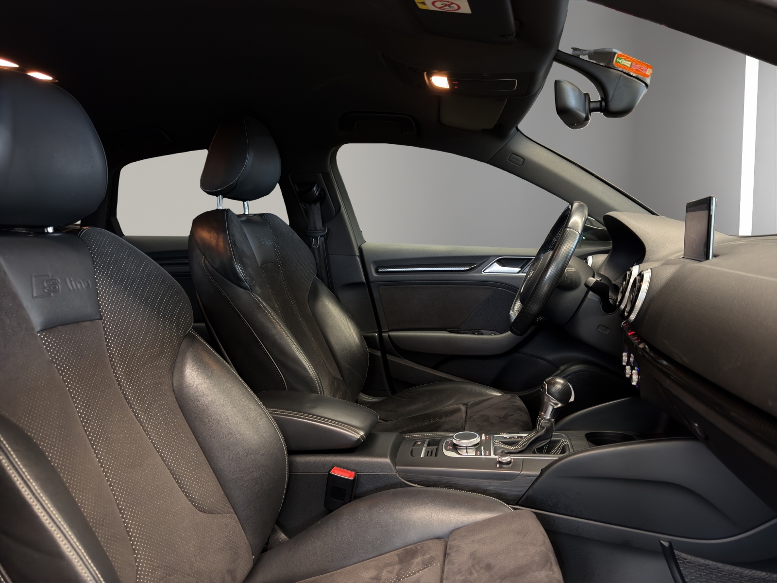 AUDI A3 Limousine 1.4 TFSI Attraction S-tronic-image-14