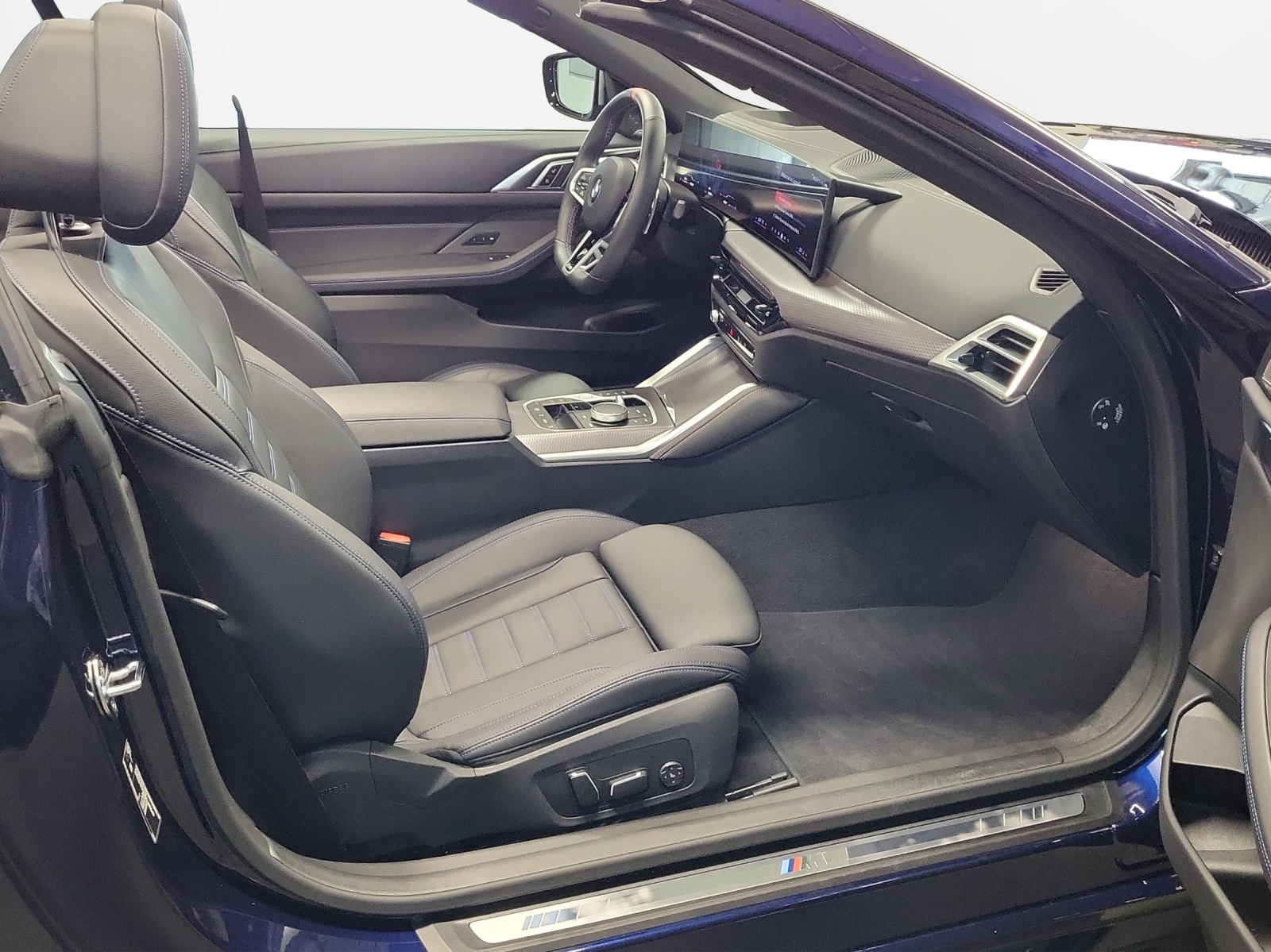 BMW M440i xDrive 48V Cabrio-image-10