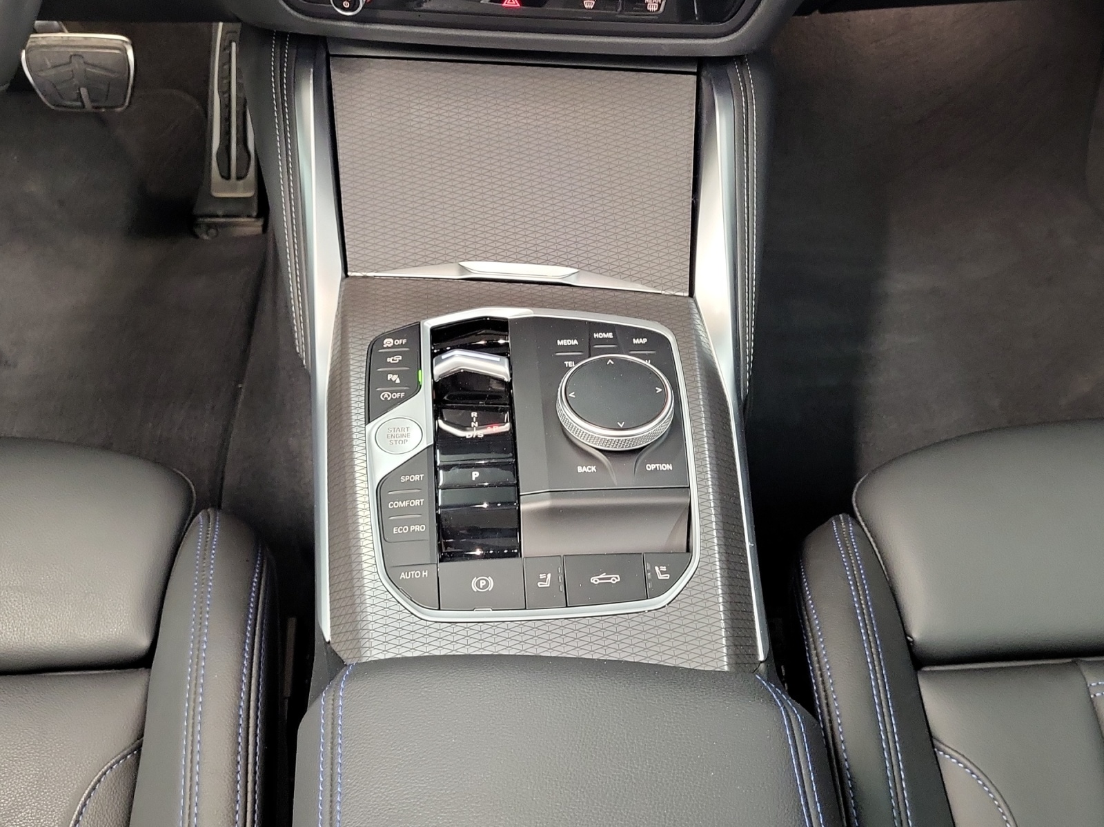 BMW M440i xDrive 48V Cabrio-image-17