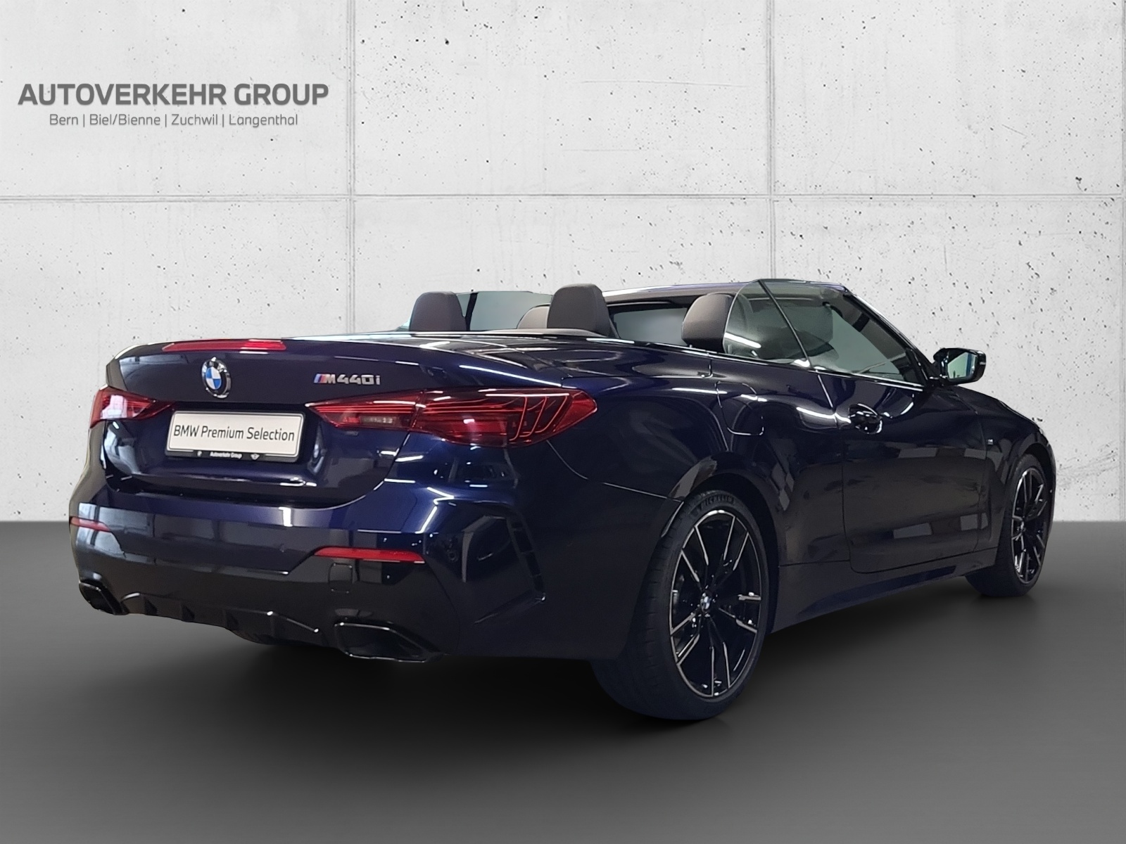 BMW M440i xDrive 48V Cabrio-image-4