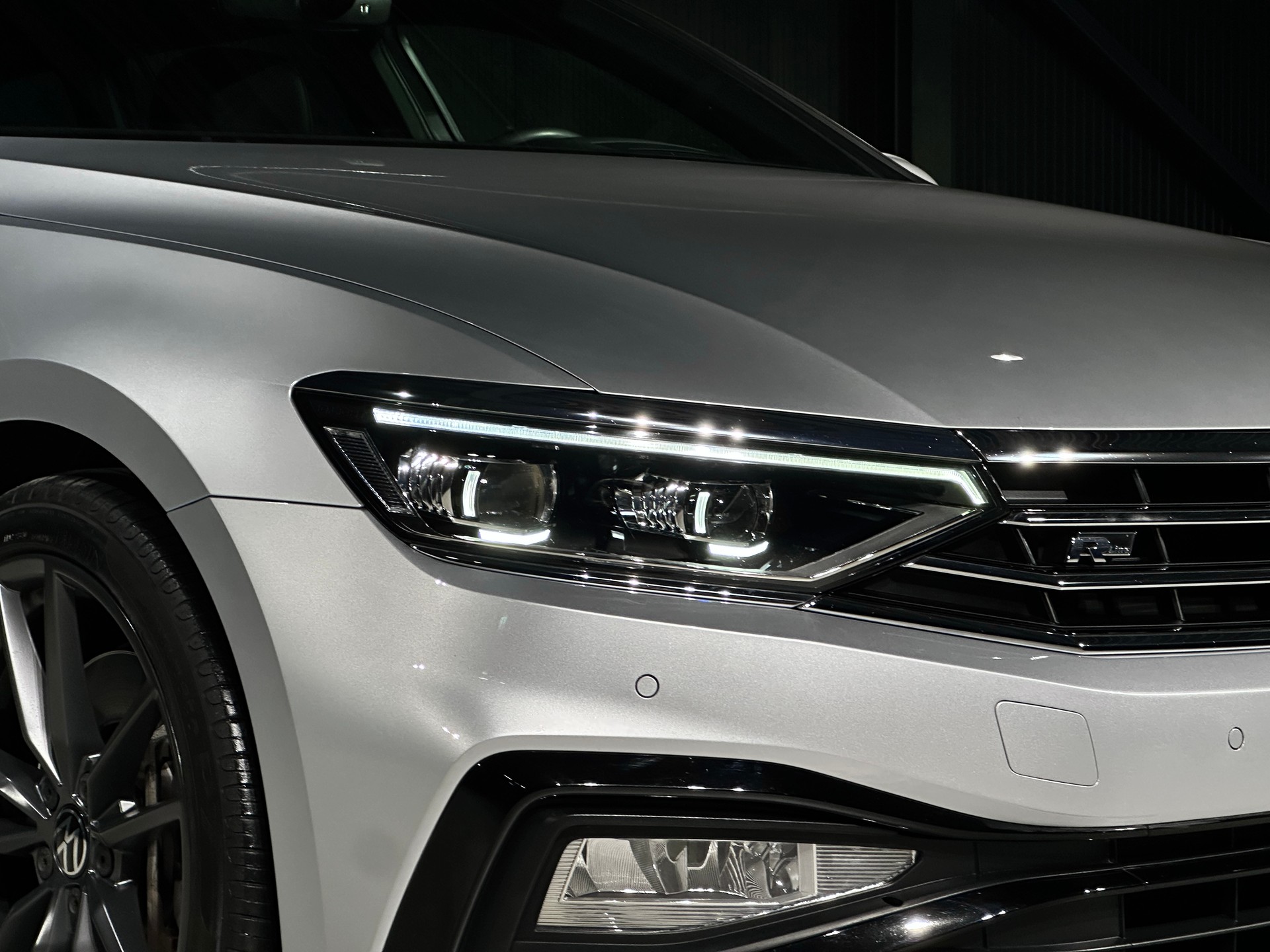 VW Passat Variant 2.0 TSI Elegance 4Motion DSG-image-27