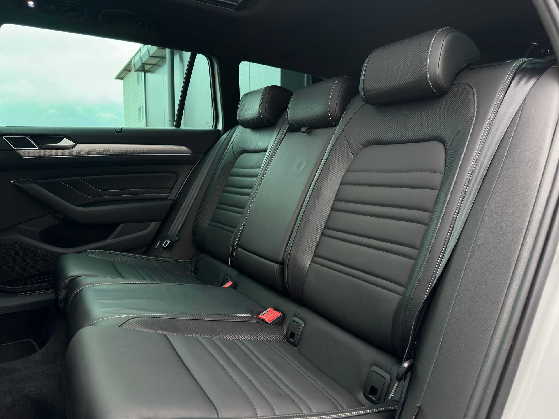 VW Passat Variant 2.0 TSI Elegance 4Motion DSG-image-10