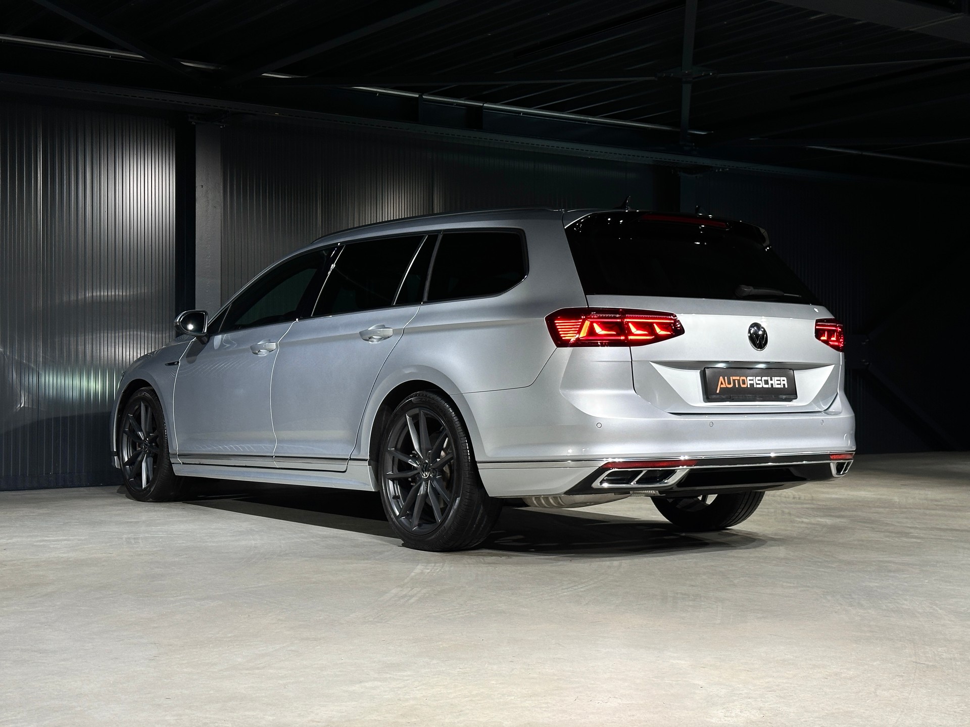 VW Passat Variant 2.0 TSI Elegance 4Motion DSG-image-6