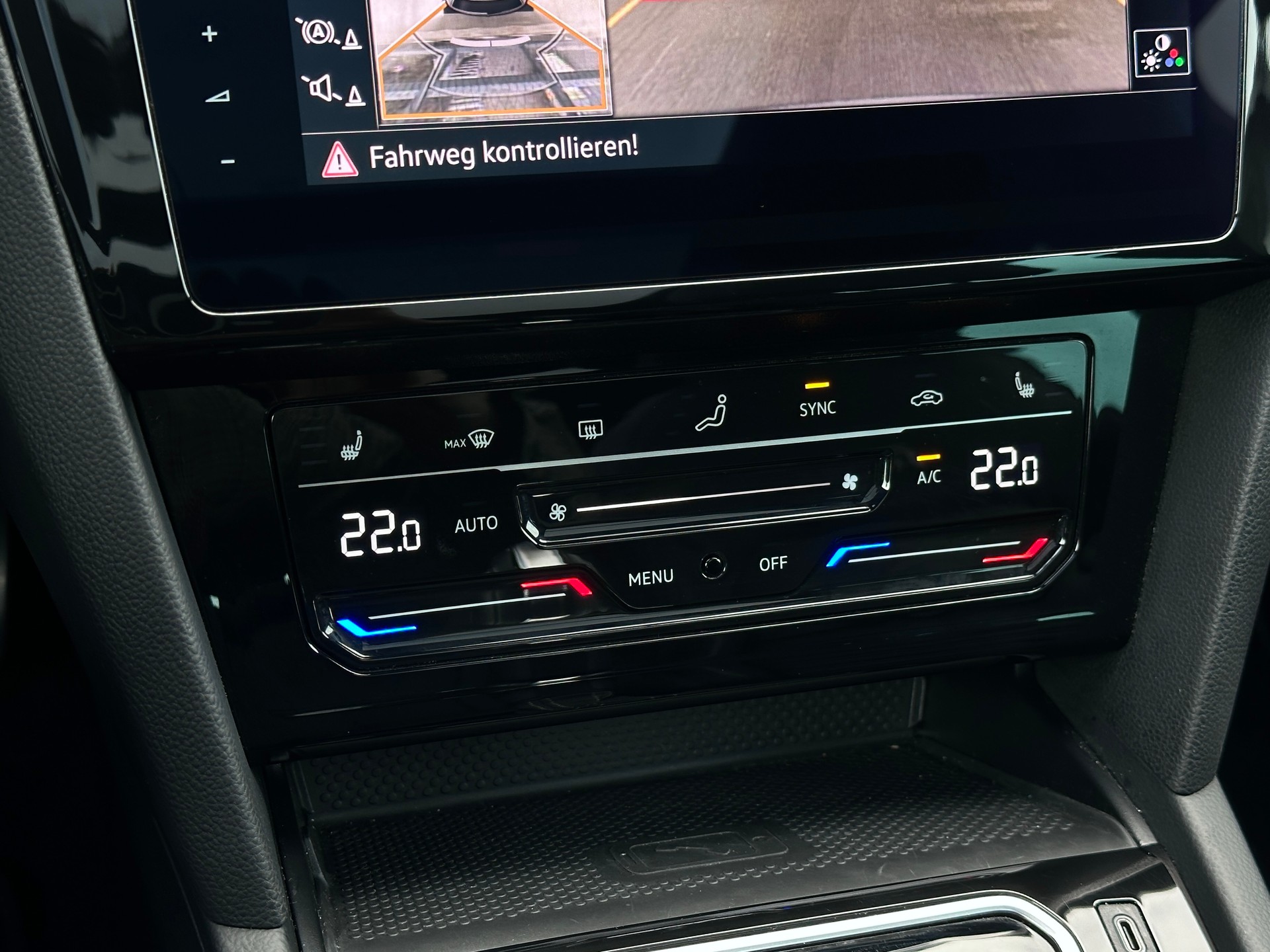 VW Passat Variant 2.0 TSI Elegance 4Motion DSG-image-18