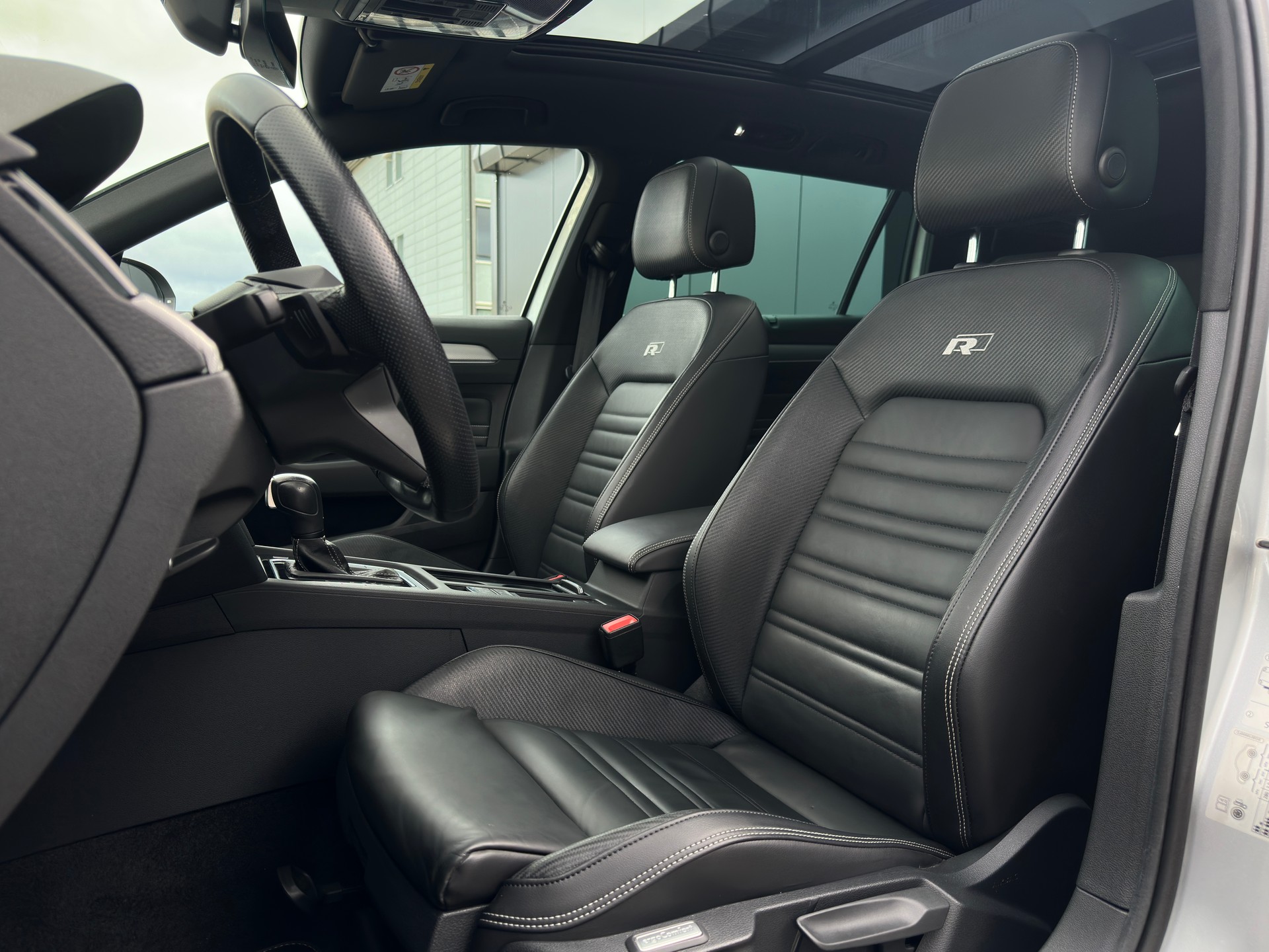 VW Passat Variant 2.0 TSI Elegance 4Motion DSG-image-8