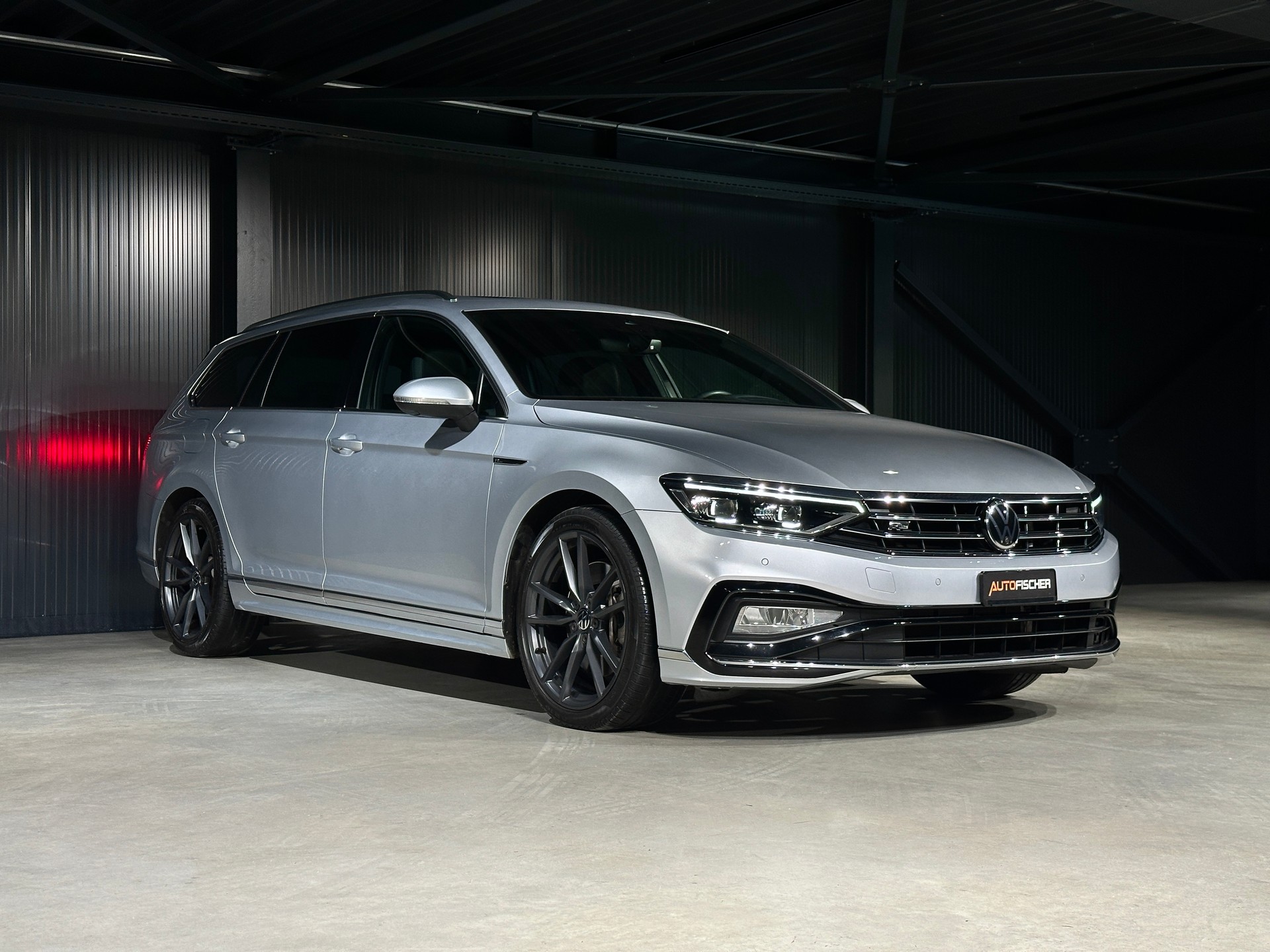 VW Passat Variant 2.0 TSI Elegance 4Motion DSG-image-4